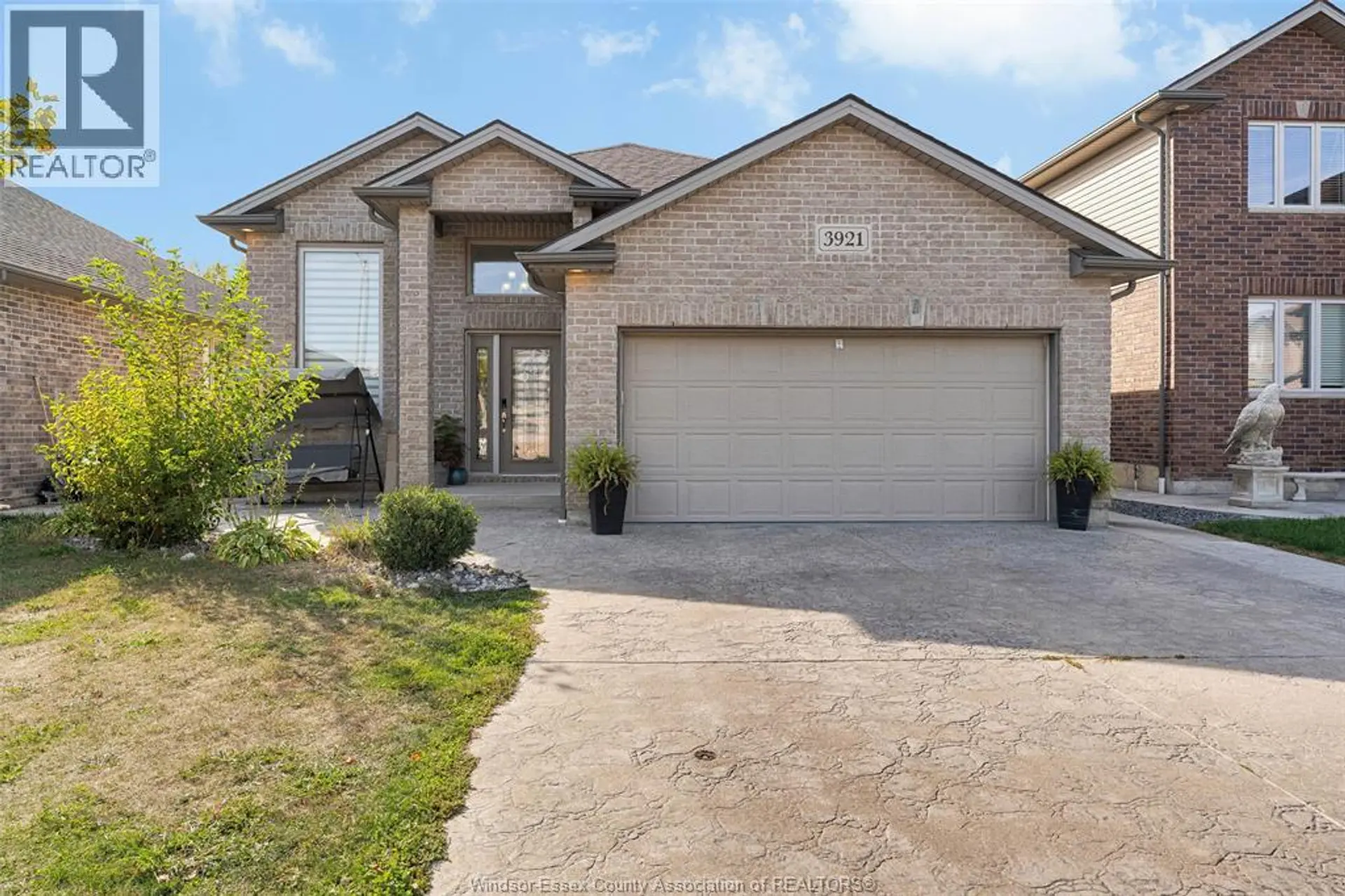 3921 ZANZIBAR CRESCENT - Image 1