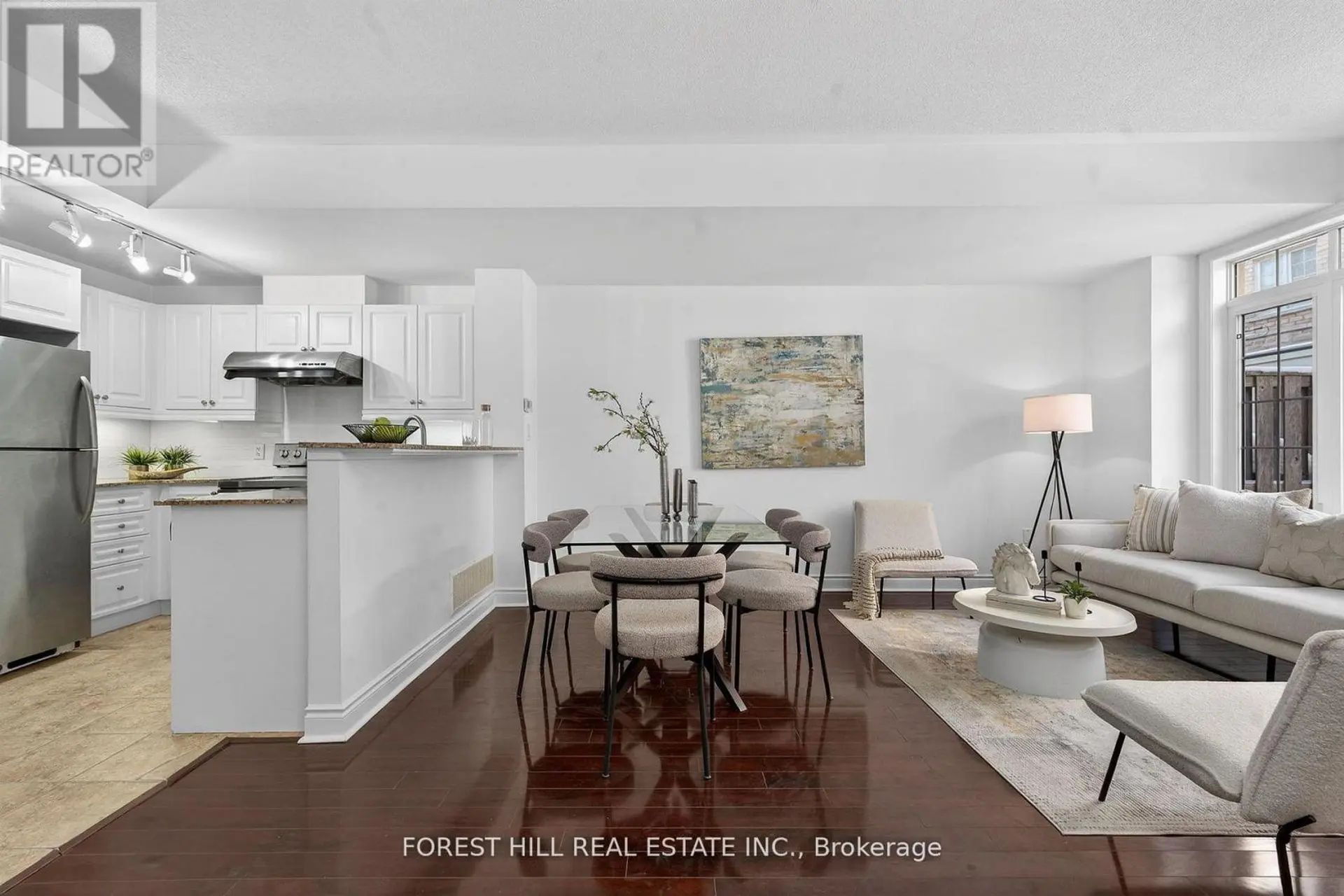 #17 8 BRIGHTON PLACE - Image 1