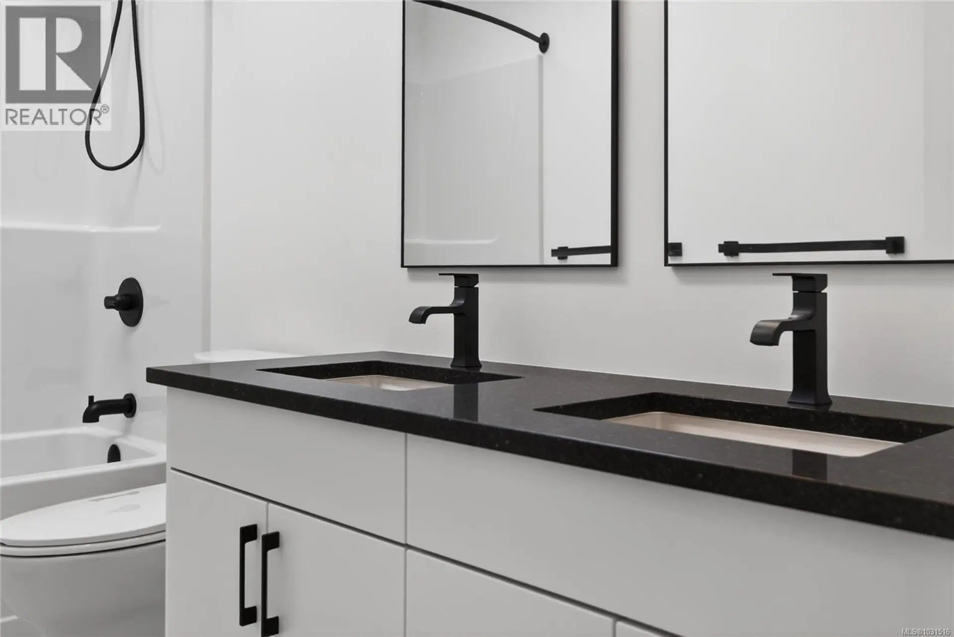 Property at #5 1590 PIERCY AVE, Courtenay, BC