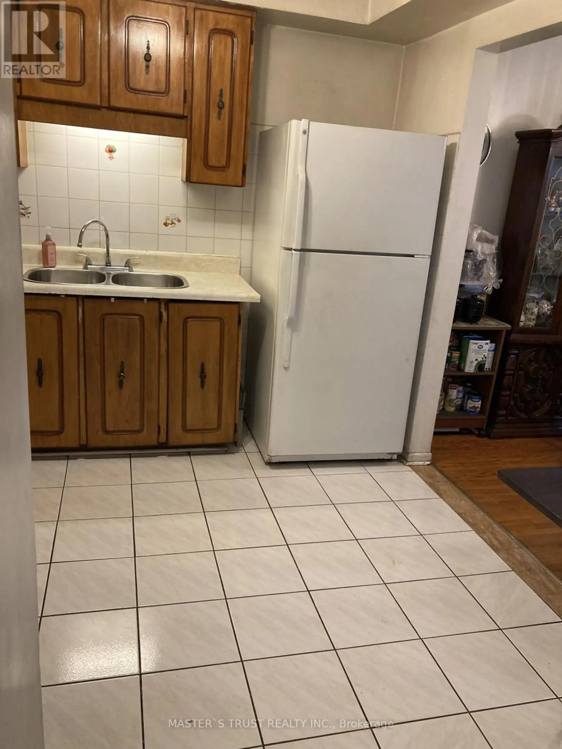 #72 246 JOHN GARLAND BOULEVARD - Image 9