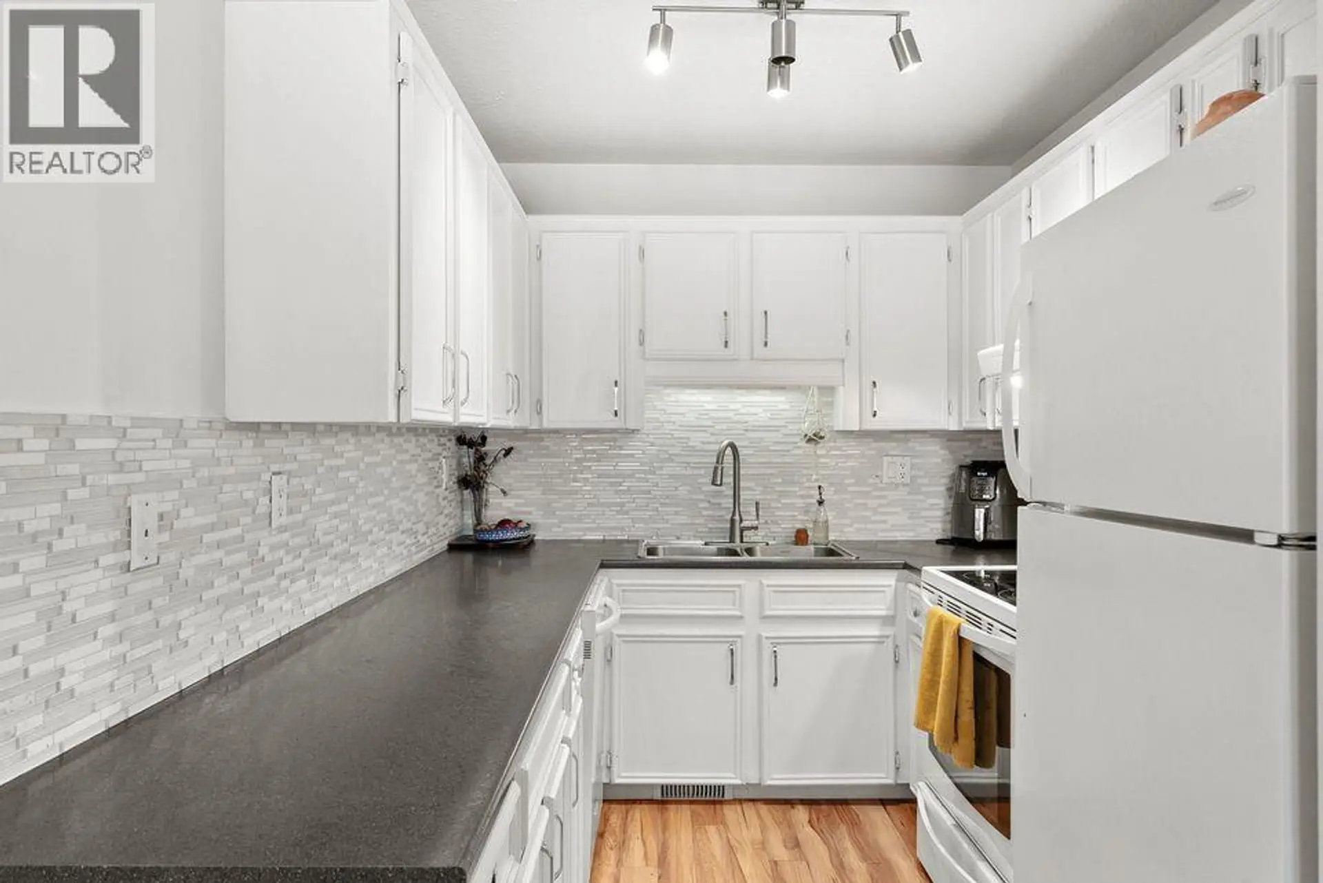 Property at #304 3155 GORDON DRIVE, Kelowna, BC