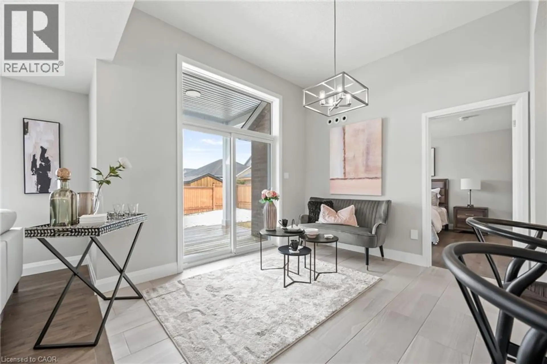 218 BRIDGE Crescent - Image 4