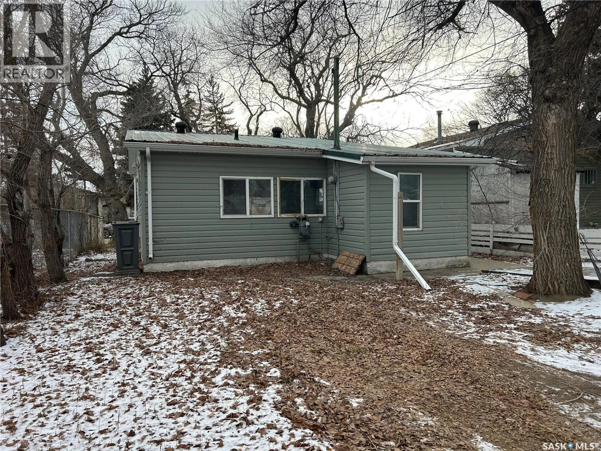 Property at 1042 COTEAU STREET W, Moose Jaw, SK
