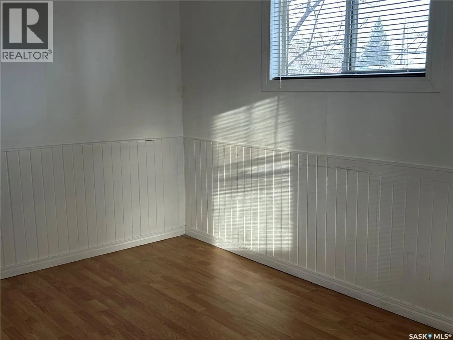 Property at 1042 COTEAU STREET W, Moose Jaw, SK