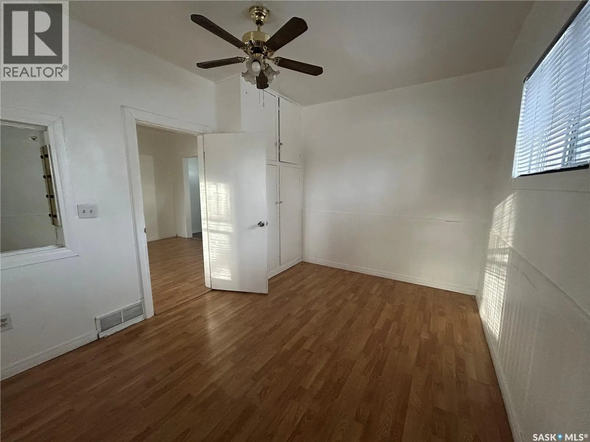 Property at 1042 COTEAU STREET W, Moose Jaw, SK