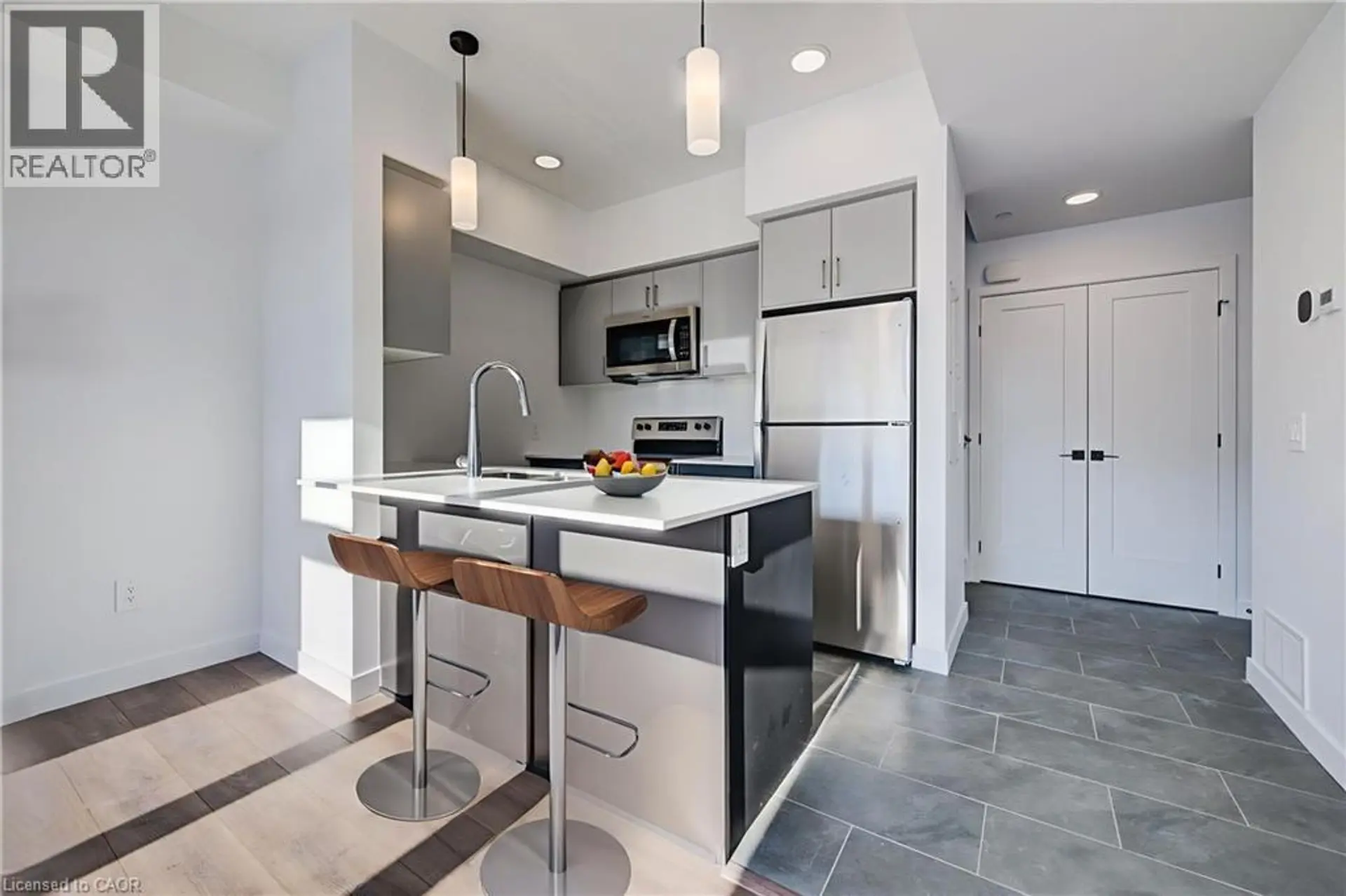 #41 31 MILL STREET - Image 6