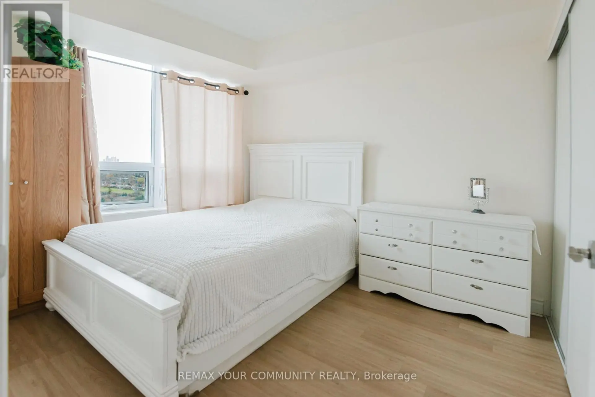 #2510 15 GREENVIEW AVENUE - Image 14