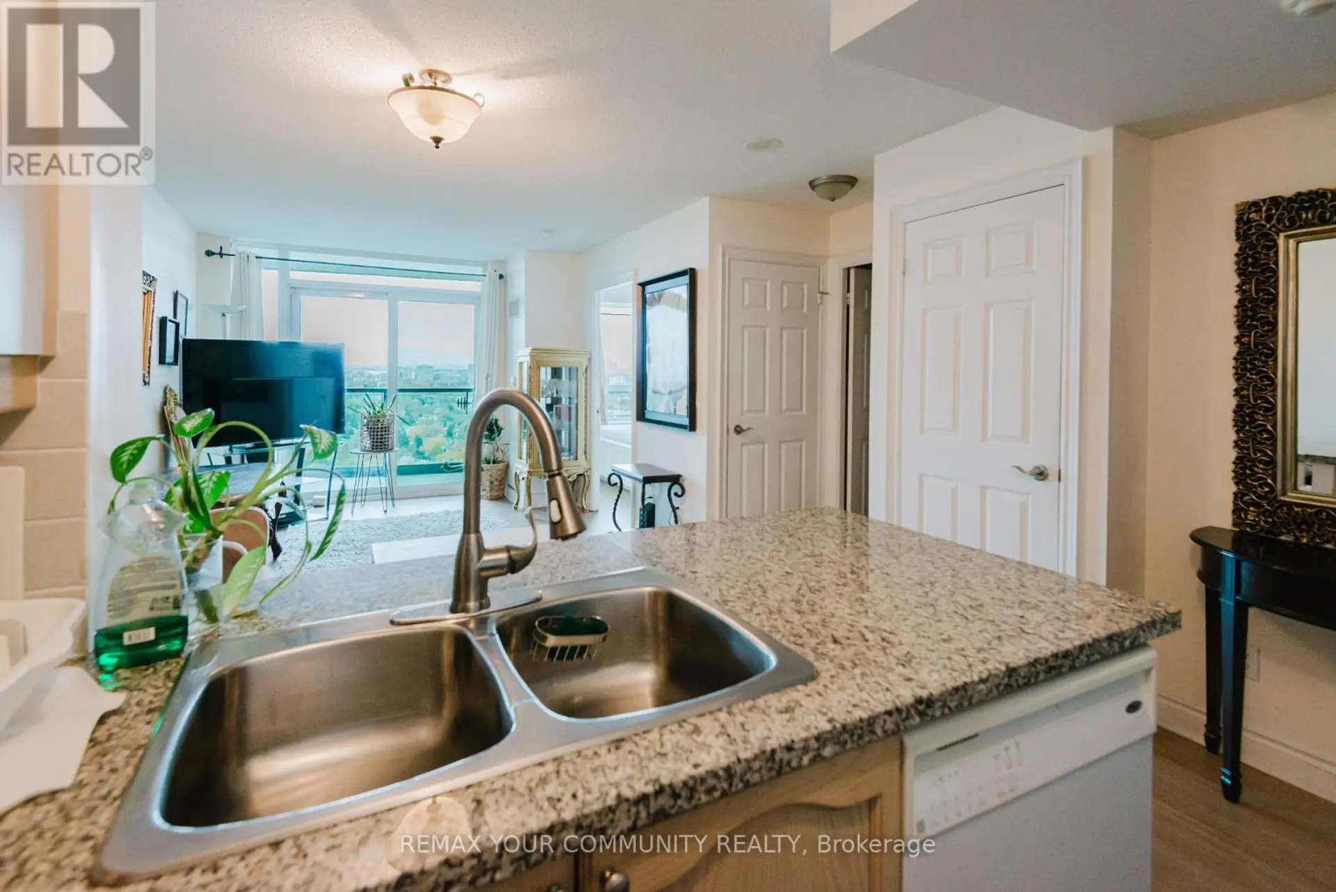 #2510 15 GREENVIEW AVENUE - Image 7