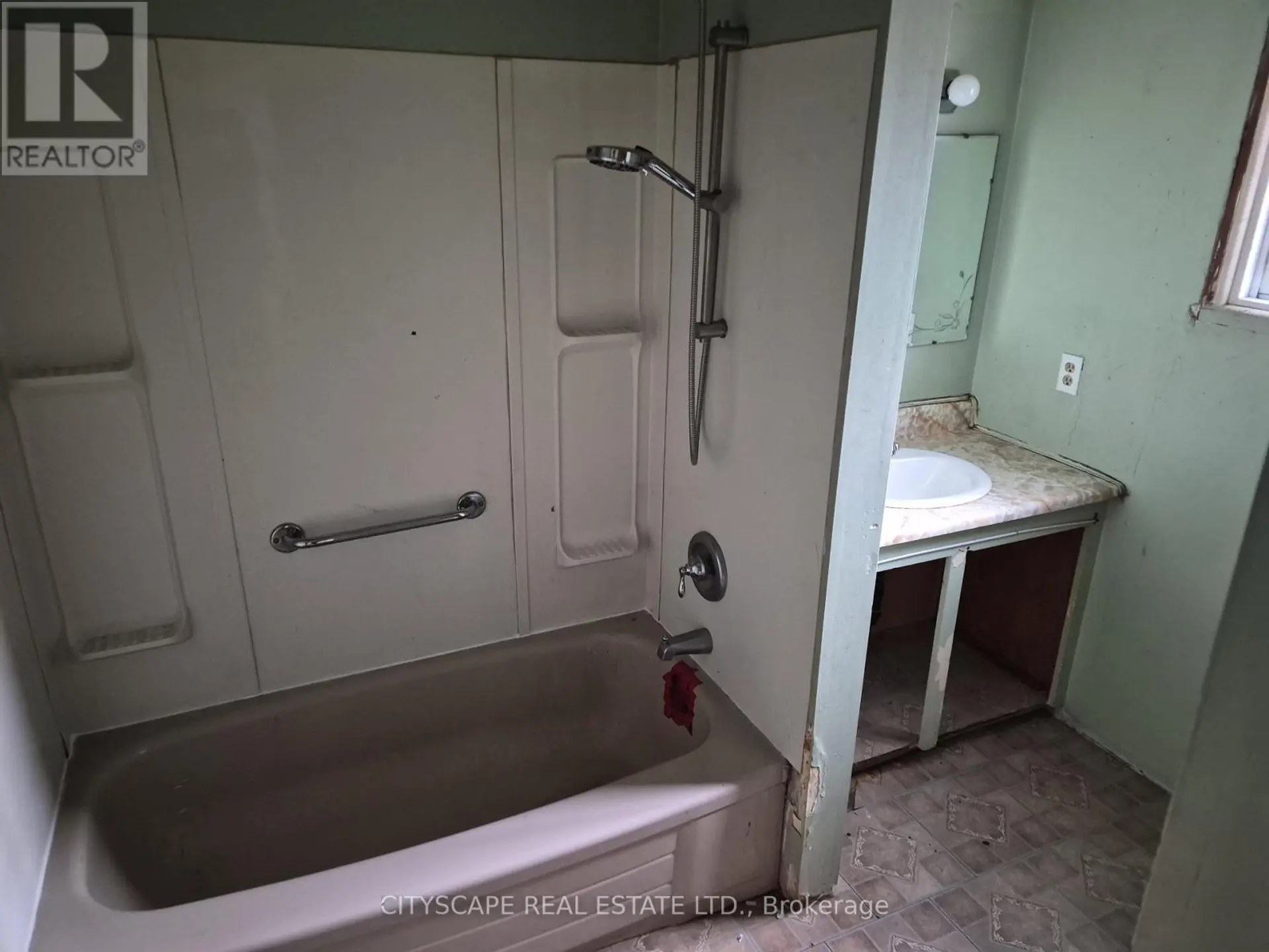 33 GLENWOOD AVENUE - Image 6