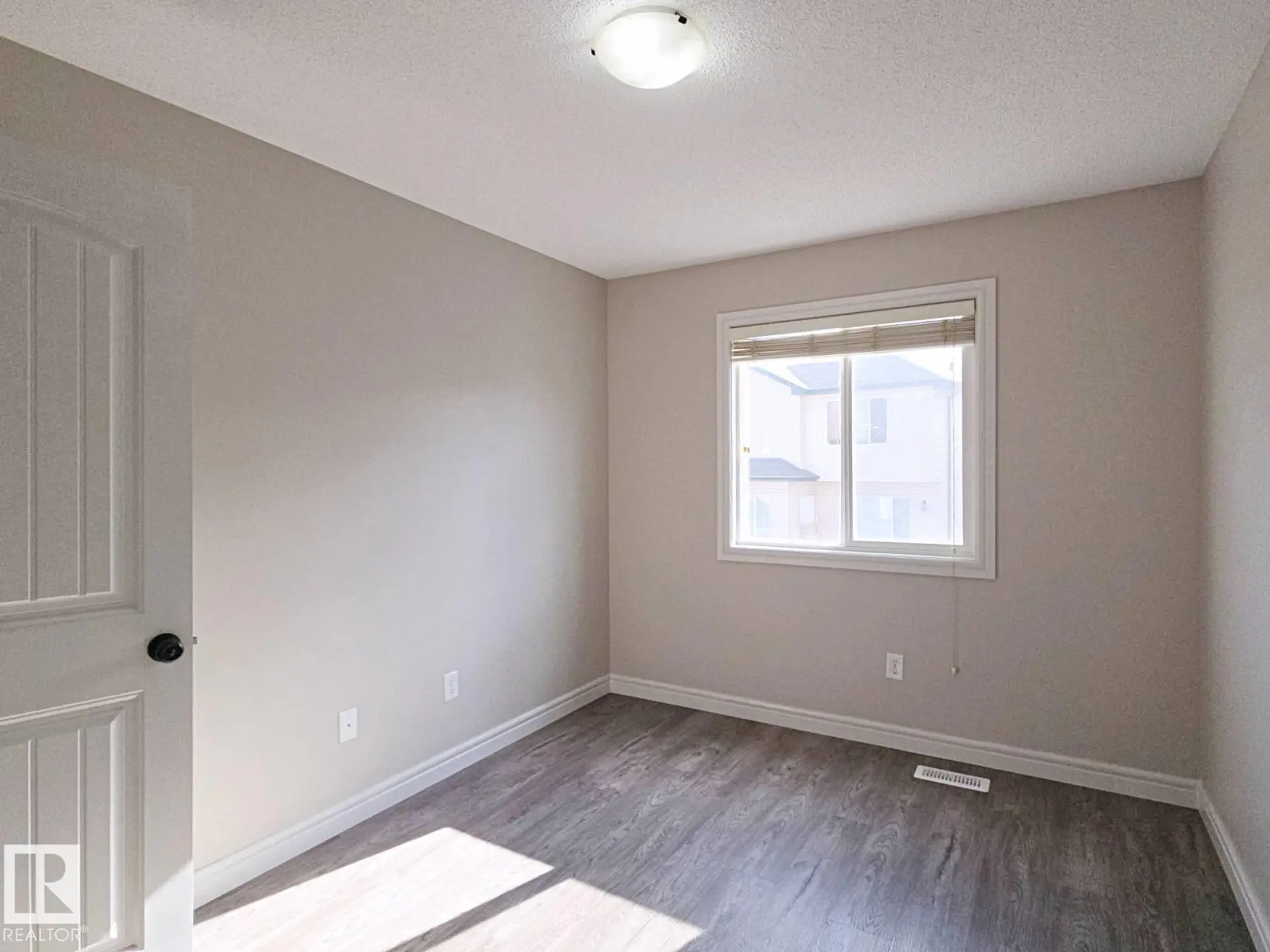 11525 18A AV SW - Image 9