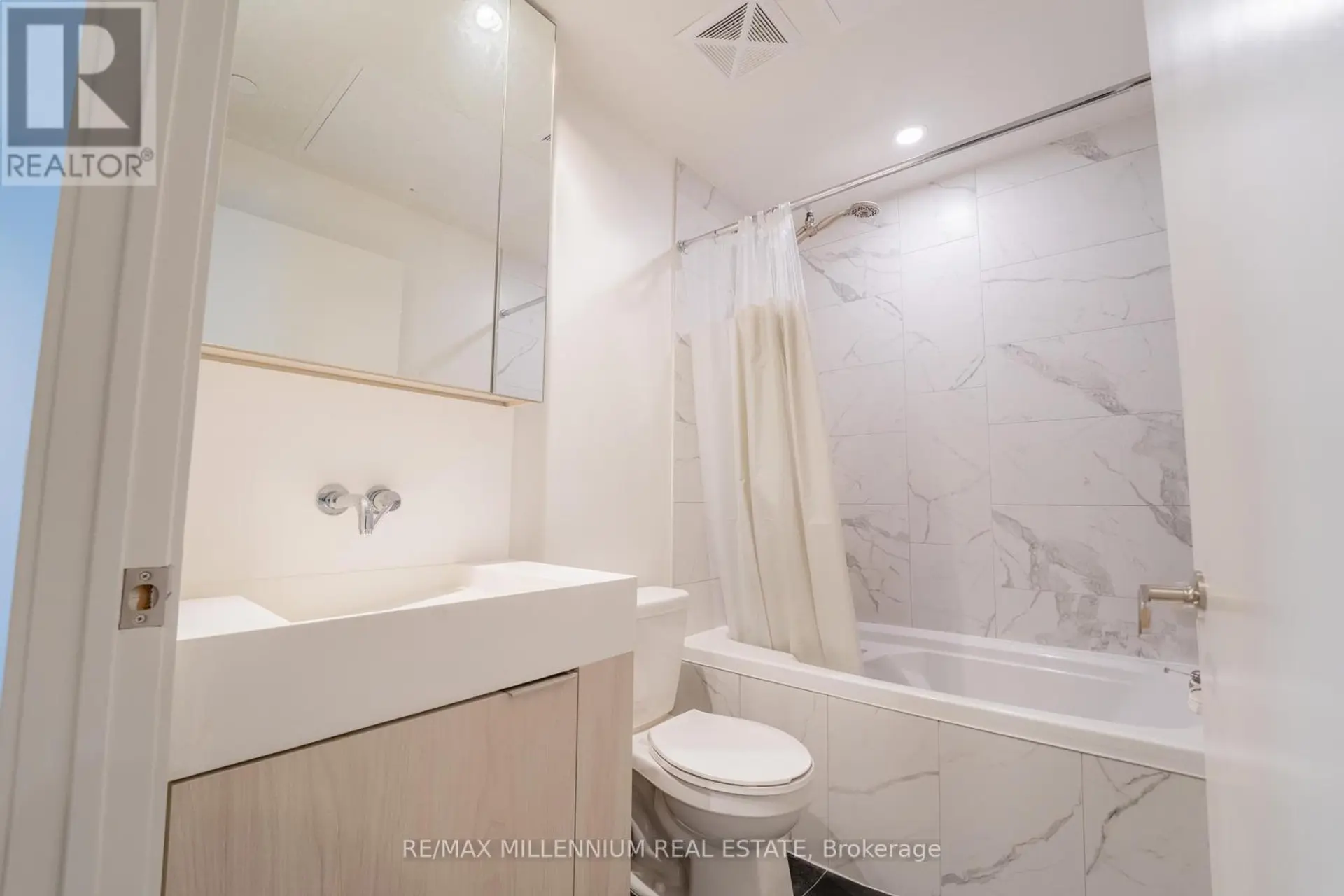 #1808 20 RICHARDSON STREET - Image 5