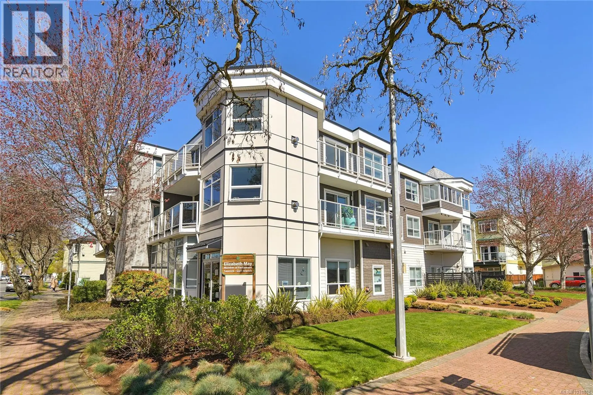 Property at #203 2440 Oakville Ave, Sidney, BC