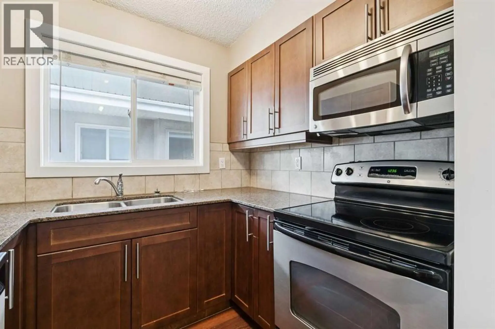 Property at #4 605 67 AVENUE SW, Calgary, AB