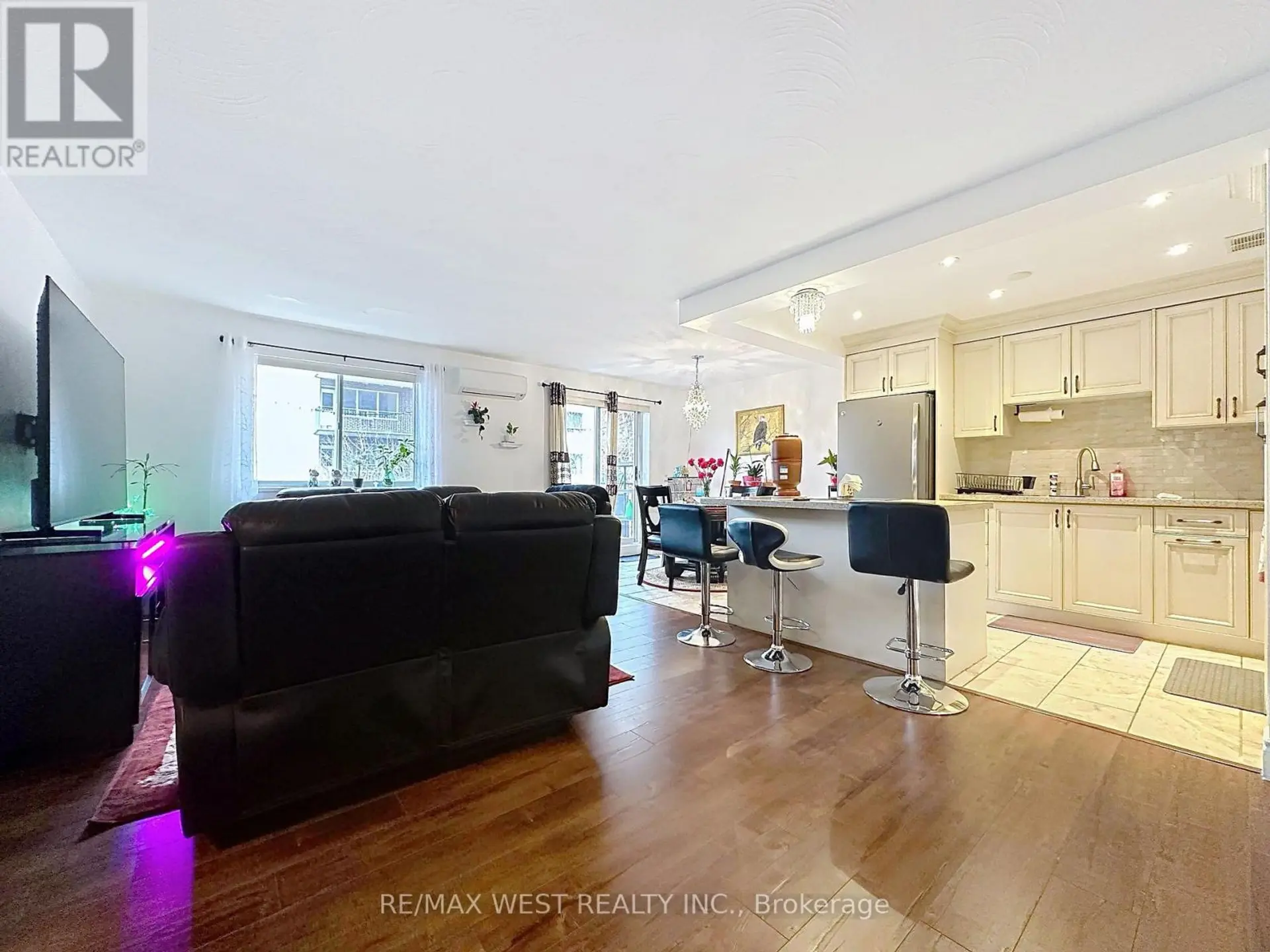 #206 800 KENNEDY ROAD - Image 3