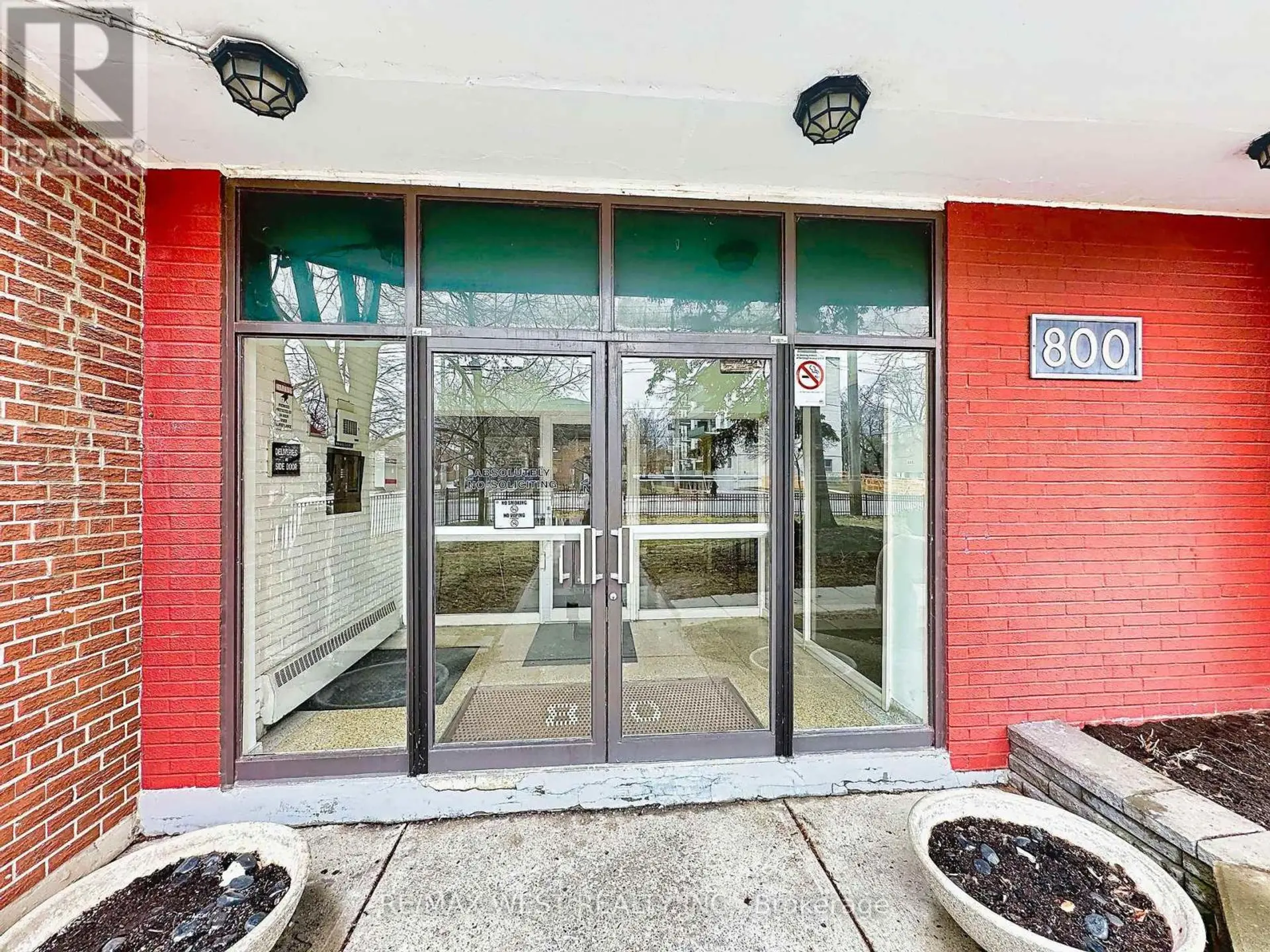 #206 800 KENNEDY ROAD - Image 2