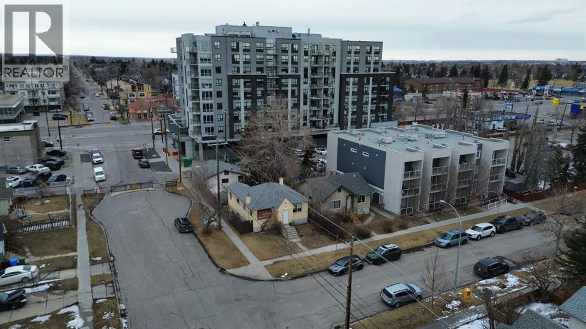 Property at 202 15 AVENUE NE, Calgary, AB