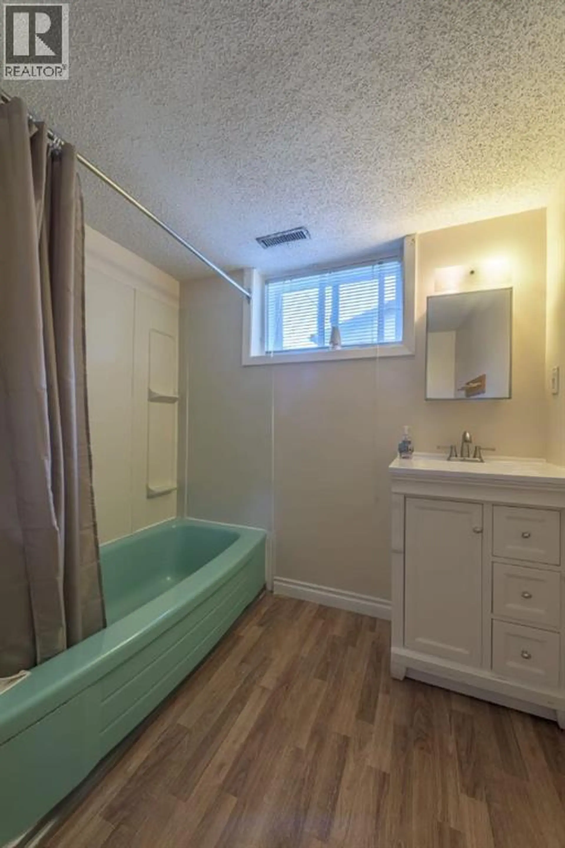 Property at 202 15 AVENUE NE, Calgary, AB