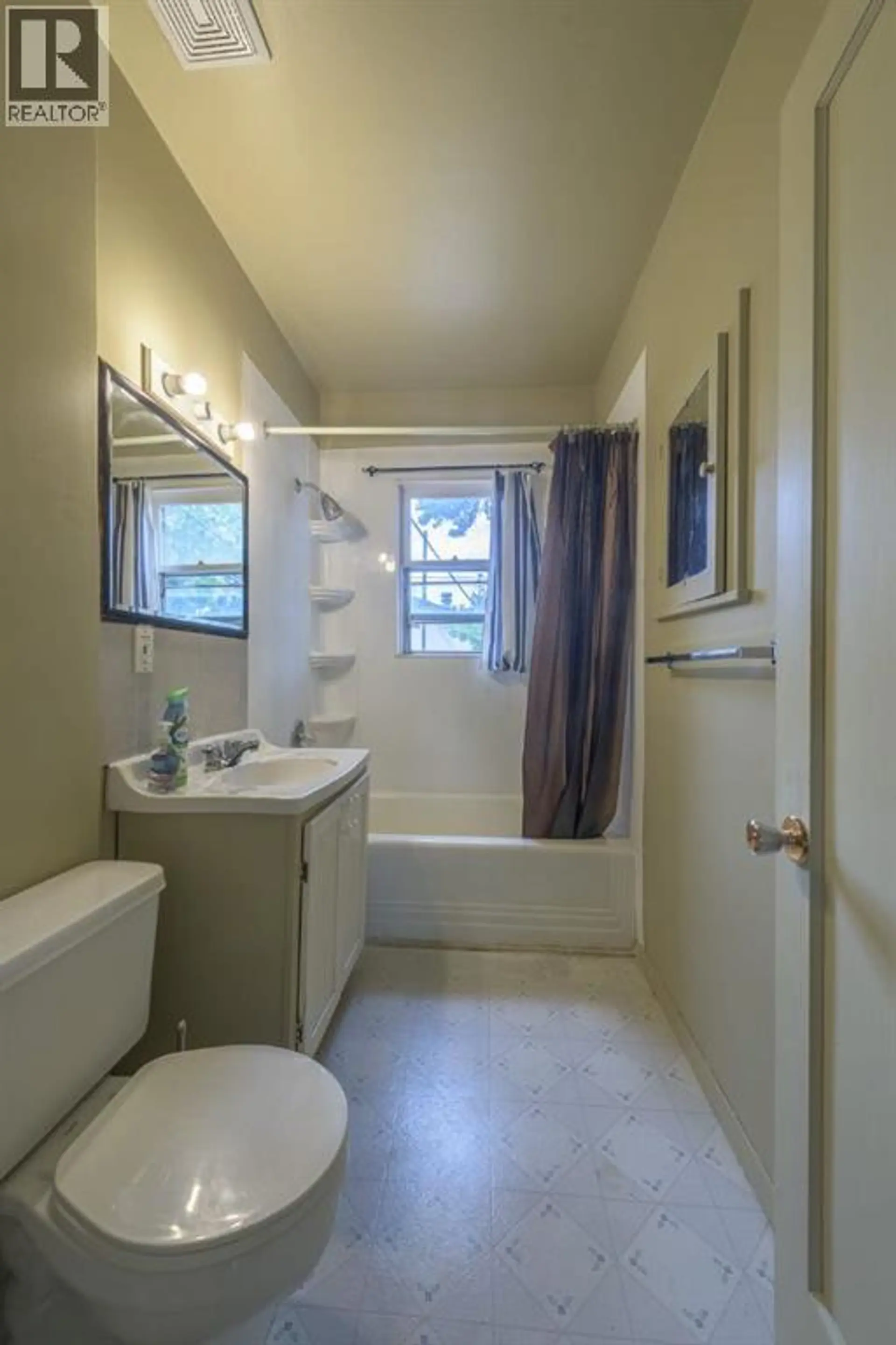 Property at 202 15 AVENUE NE, Calgary, AB