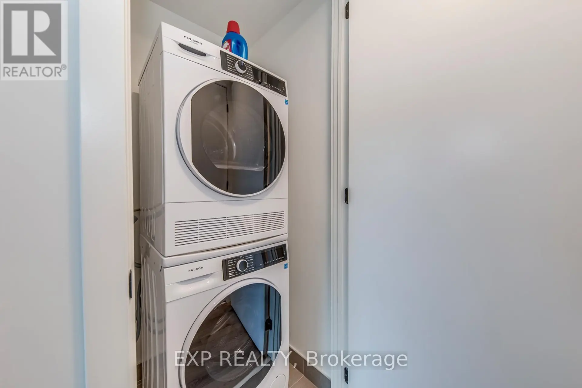 #415 5 LAKEVIEW AVENUE - Image 16