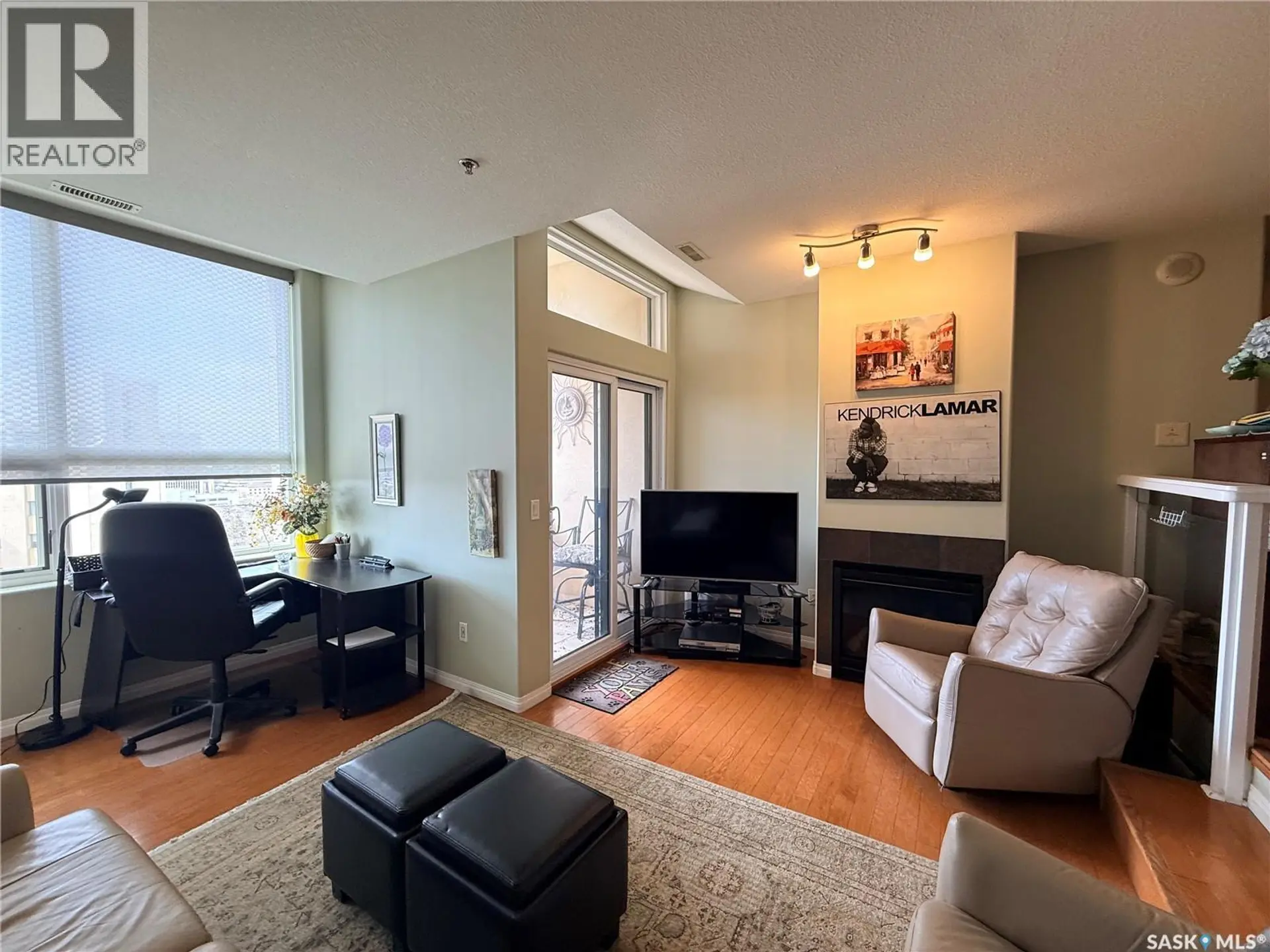 #1207 1901 Victoria AVENUE - Image 1