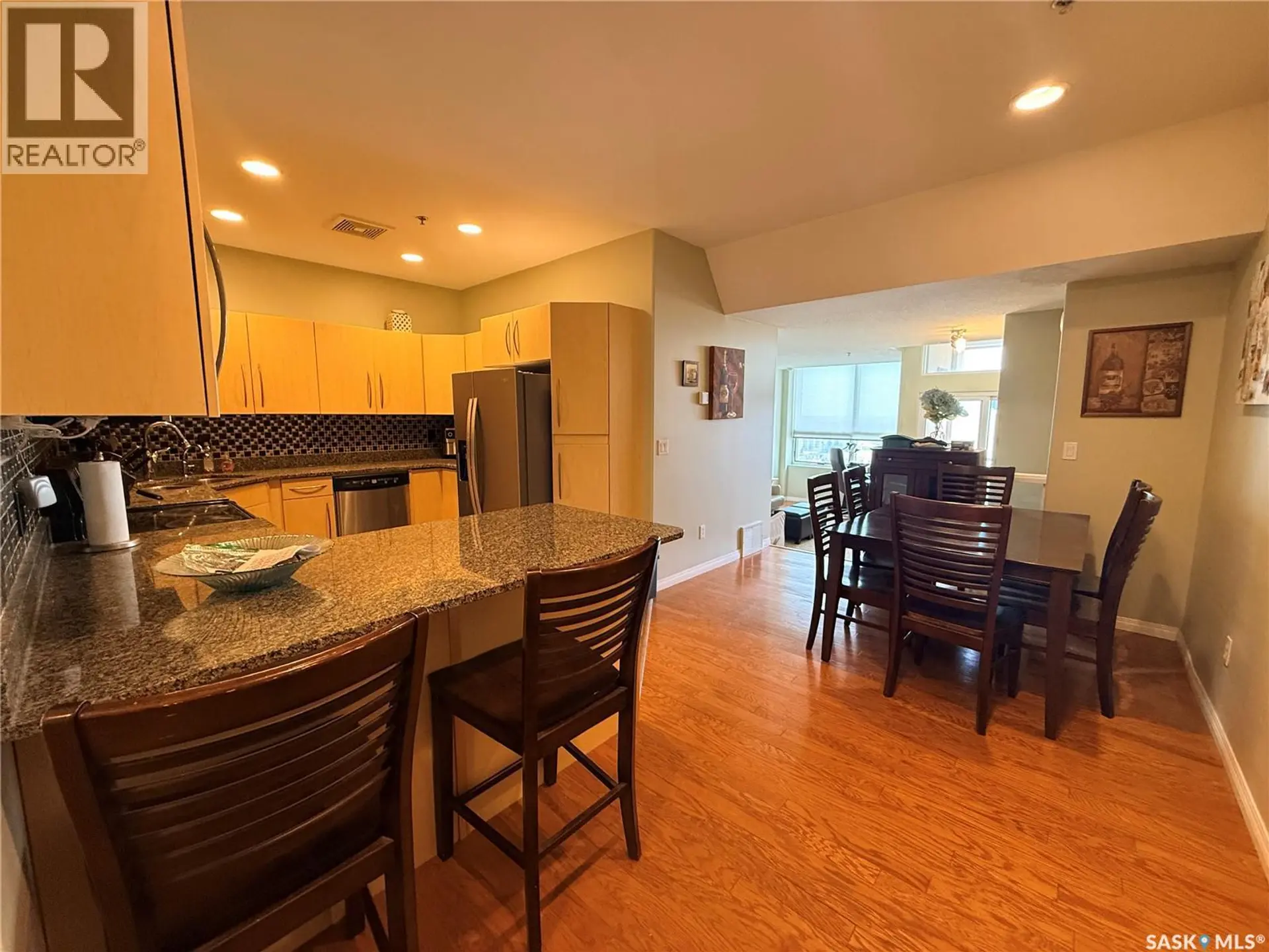 #1207 1901 Victoria AVENUE - Image 2