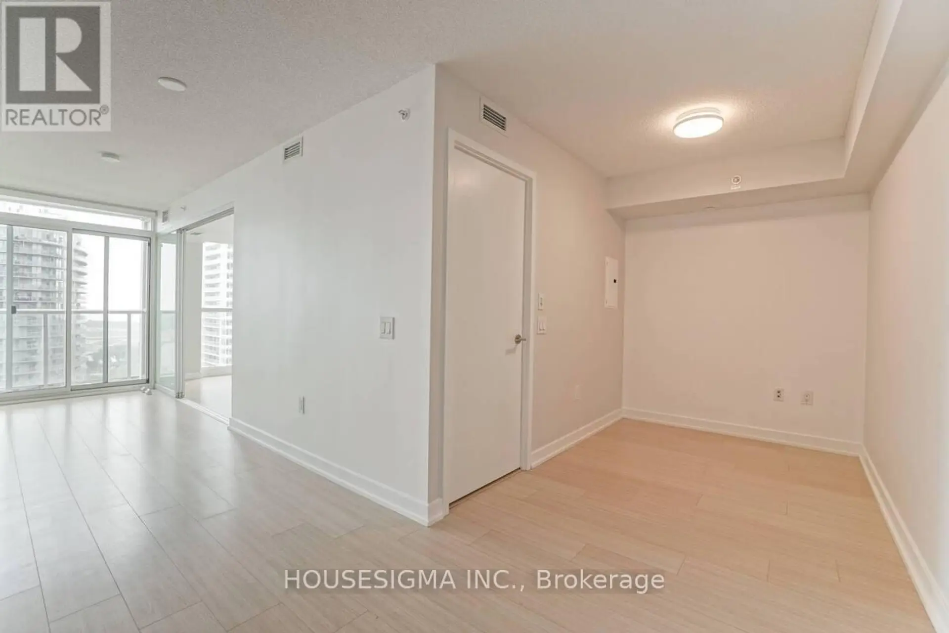 #2503 85 QUEENS WHARF ROAD - Image 11