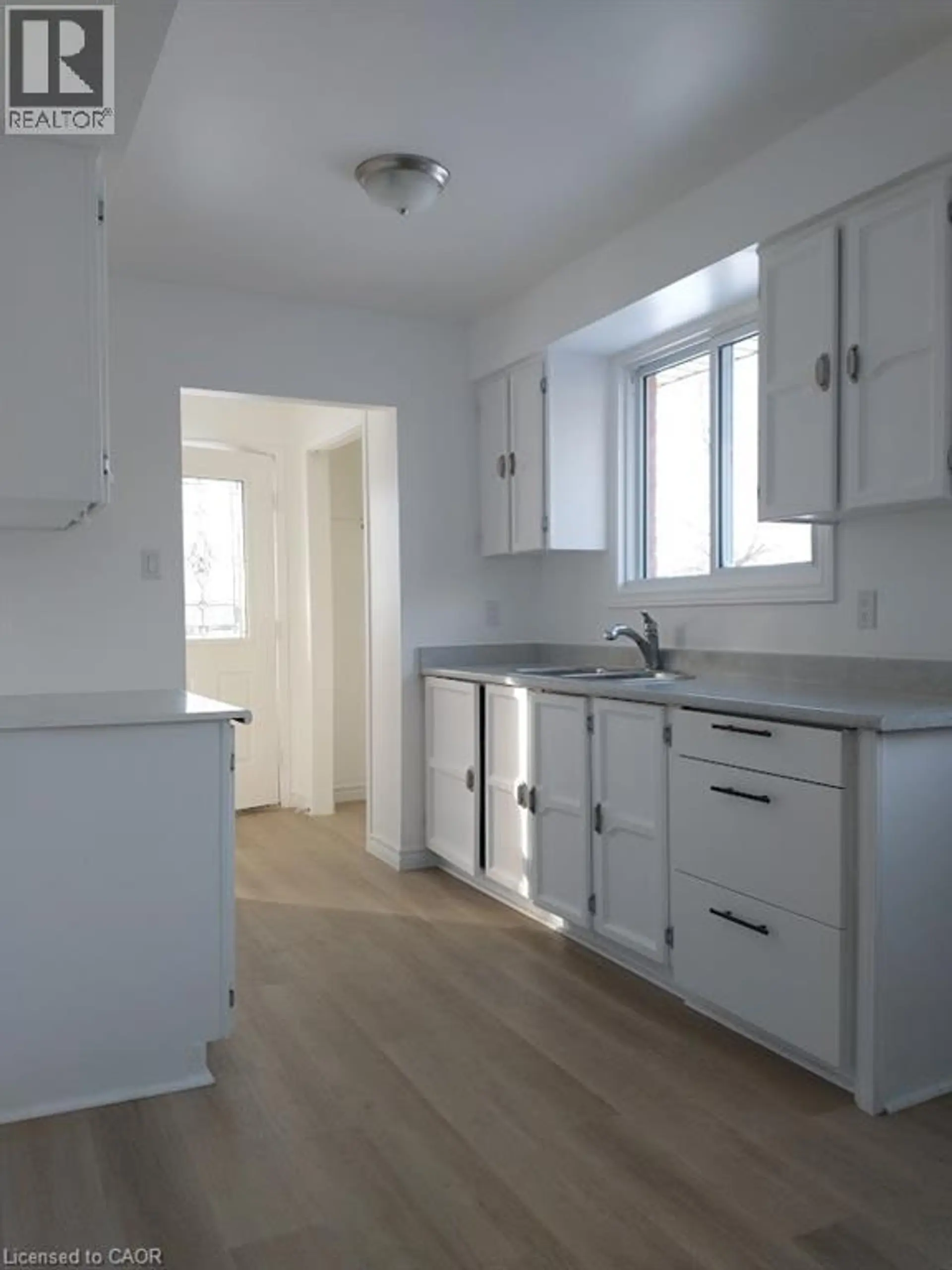 71 NICKOLAS Crescent - Image 3