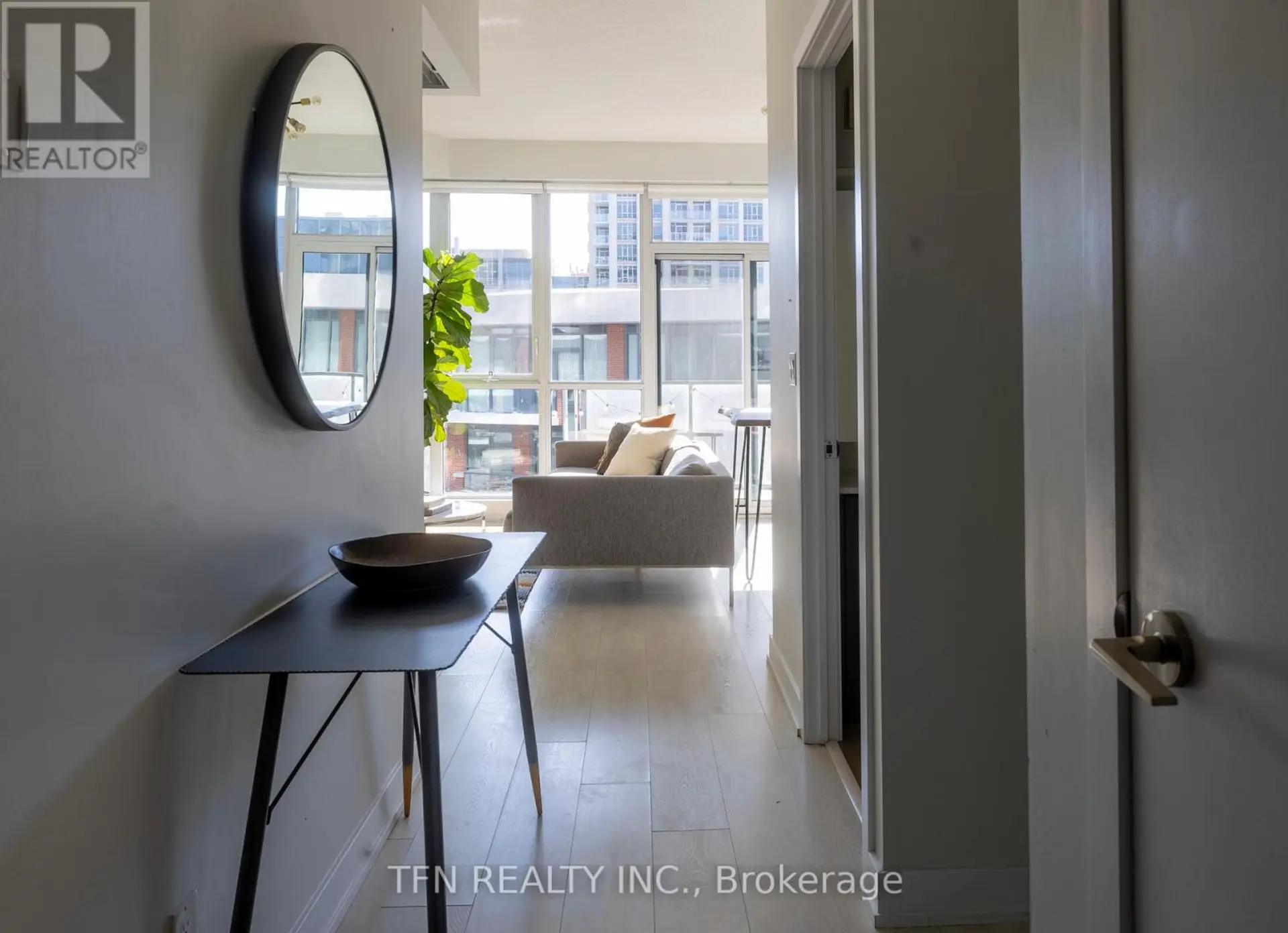 #726 50 BRUYERES MEWS - Image 2