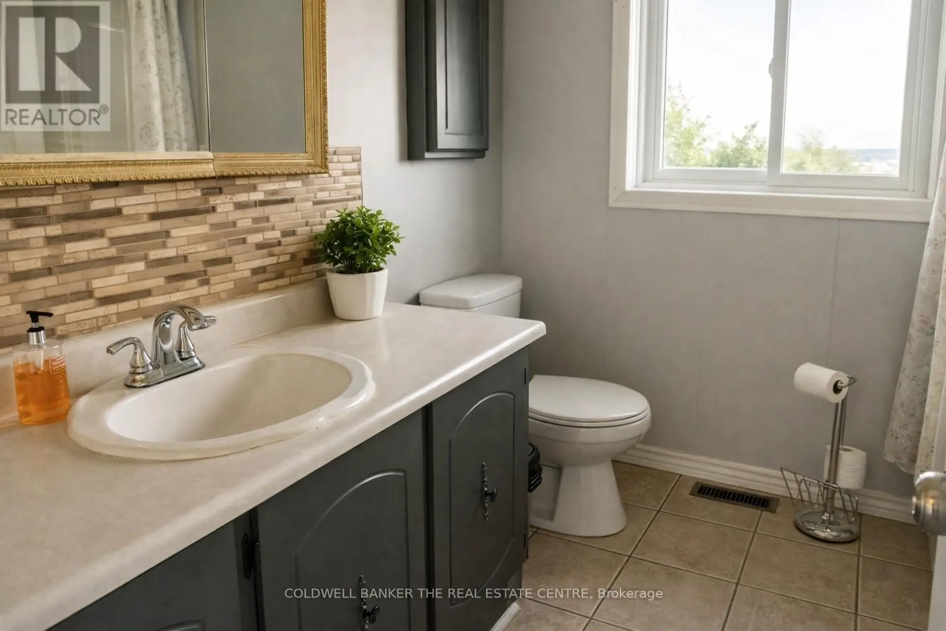 426 SUNSET CRESCENT - Image 9