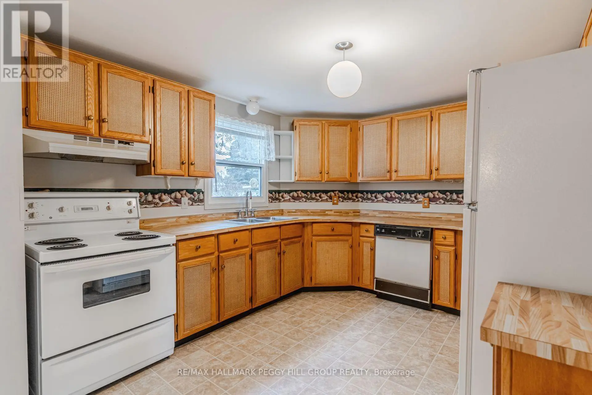 8 CARMANS COVE - Image 4