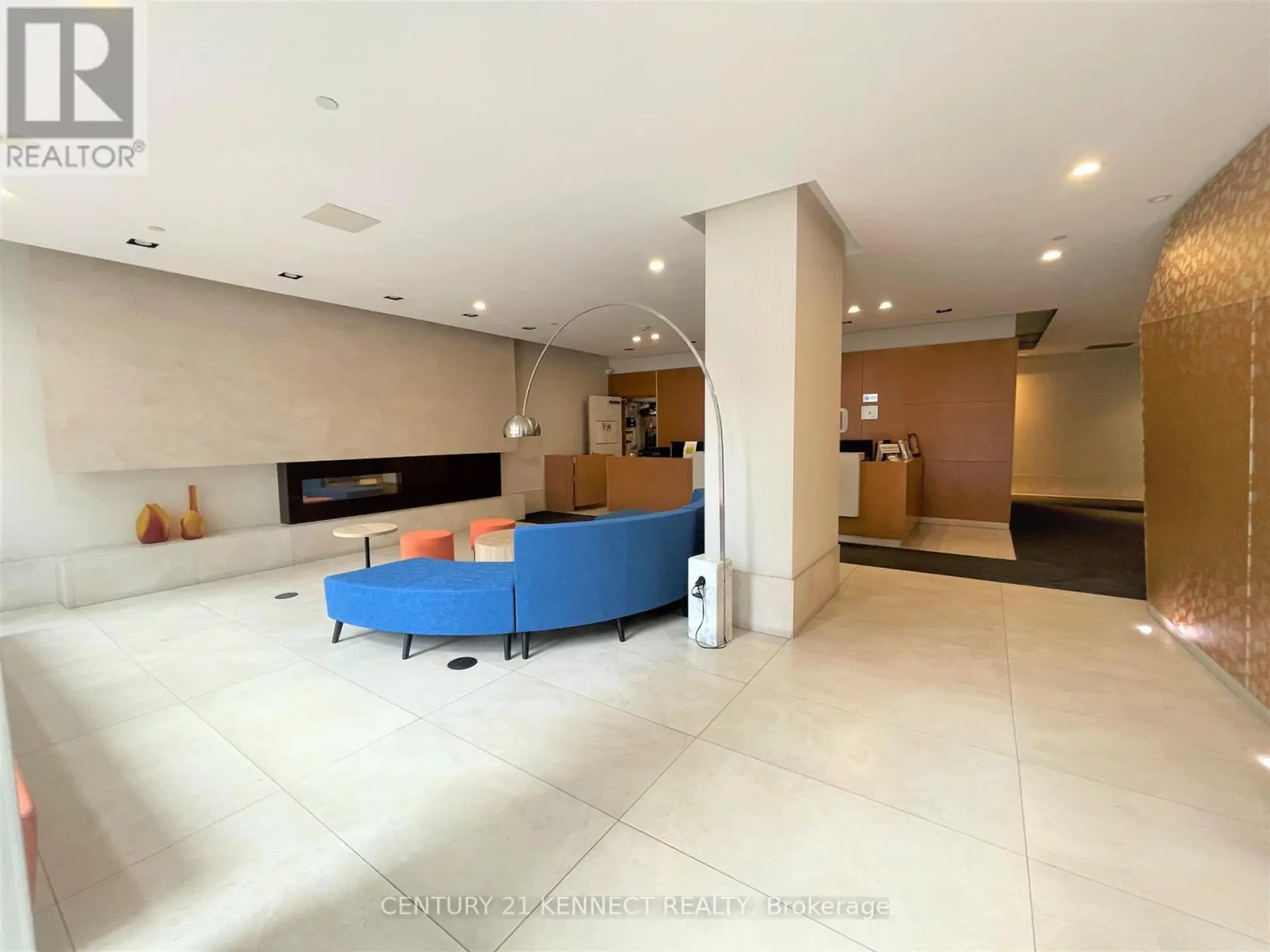 #608 832 BAY STREET - Image 15