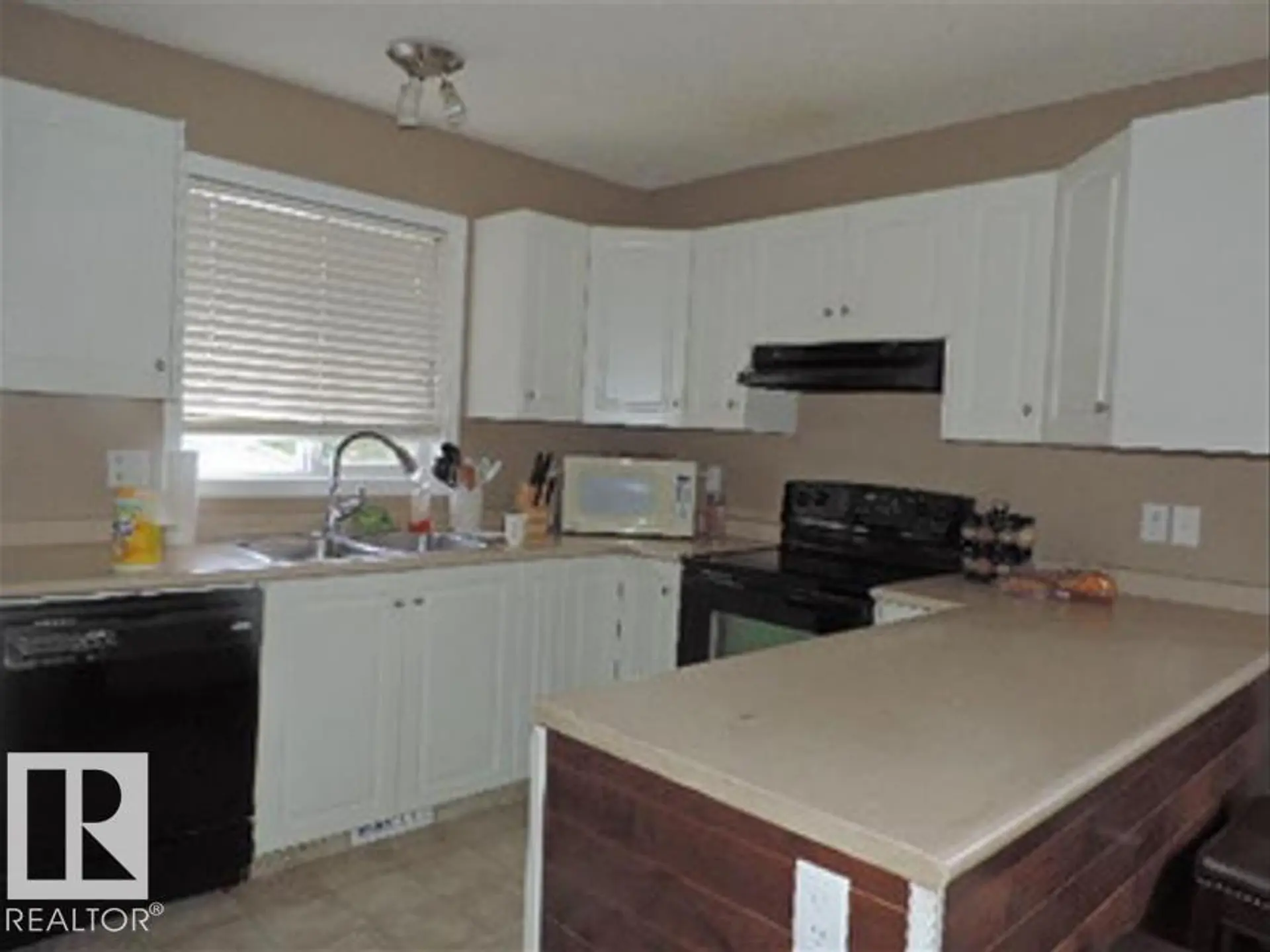 1318 8 AV - Image 5