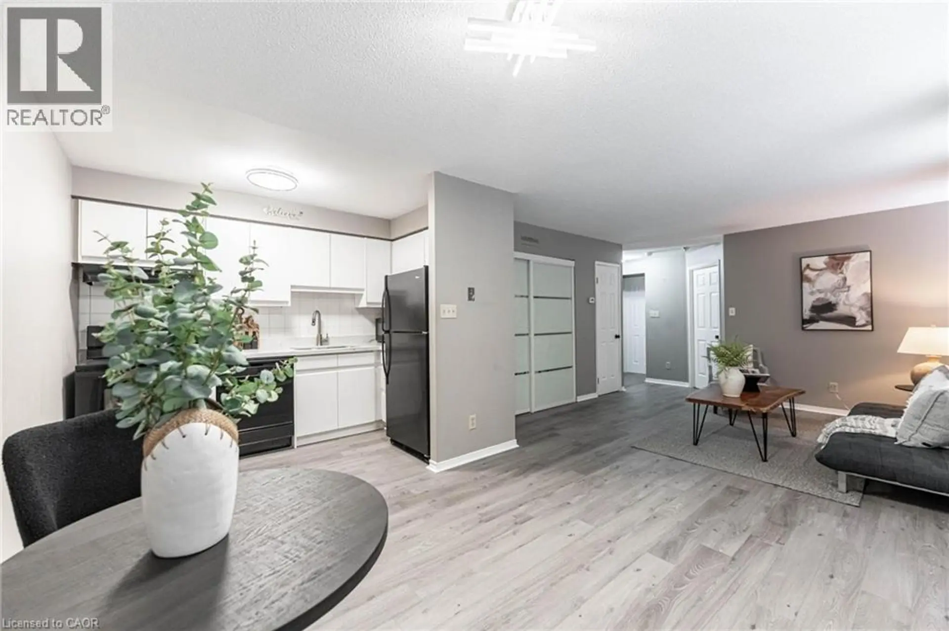 #303 36 JAMES Street S - Image 5