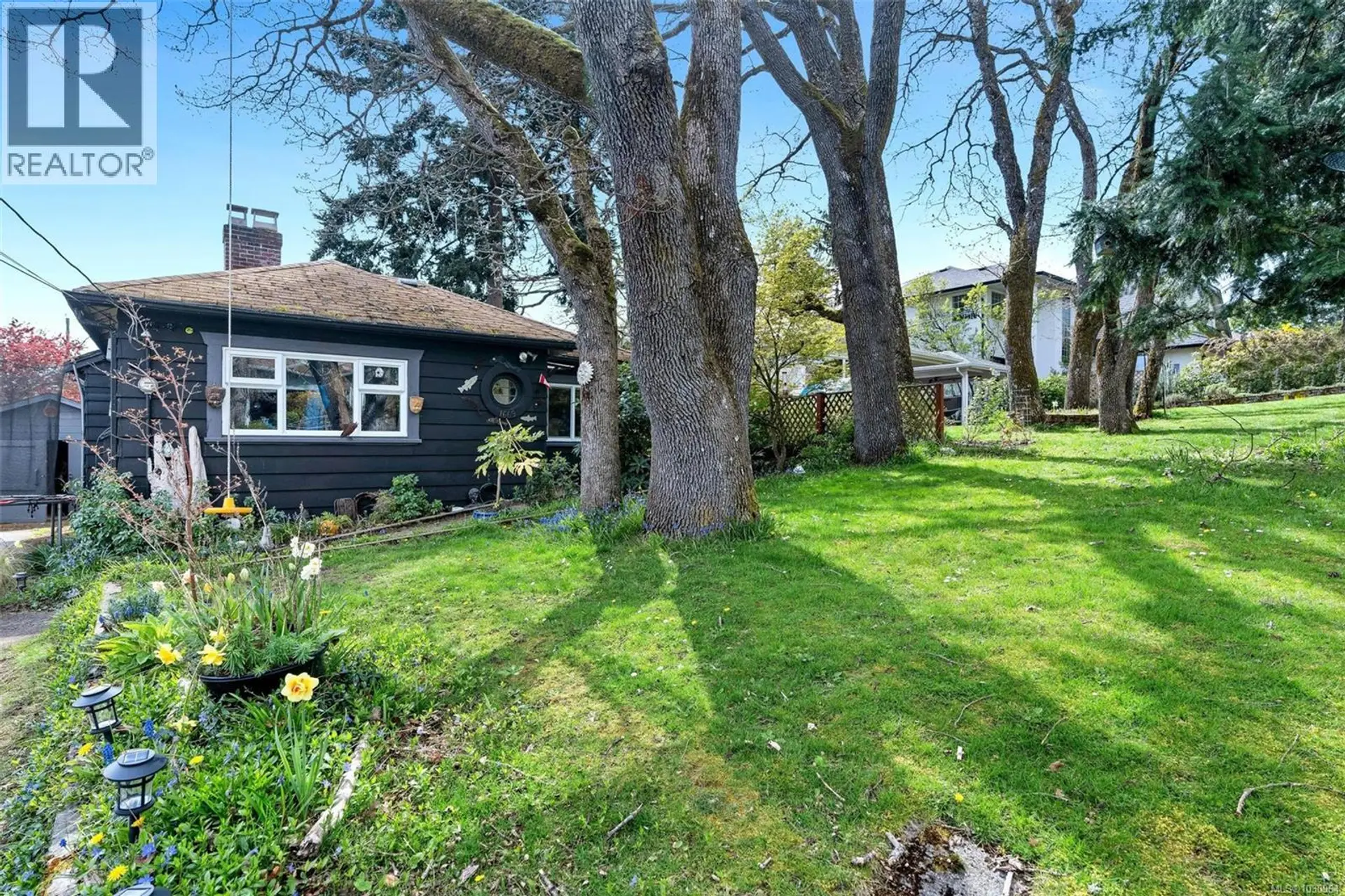 Property at 1669 KISBER AVE, Saanich, BC