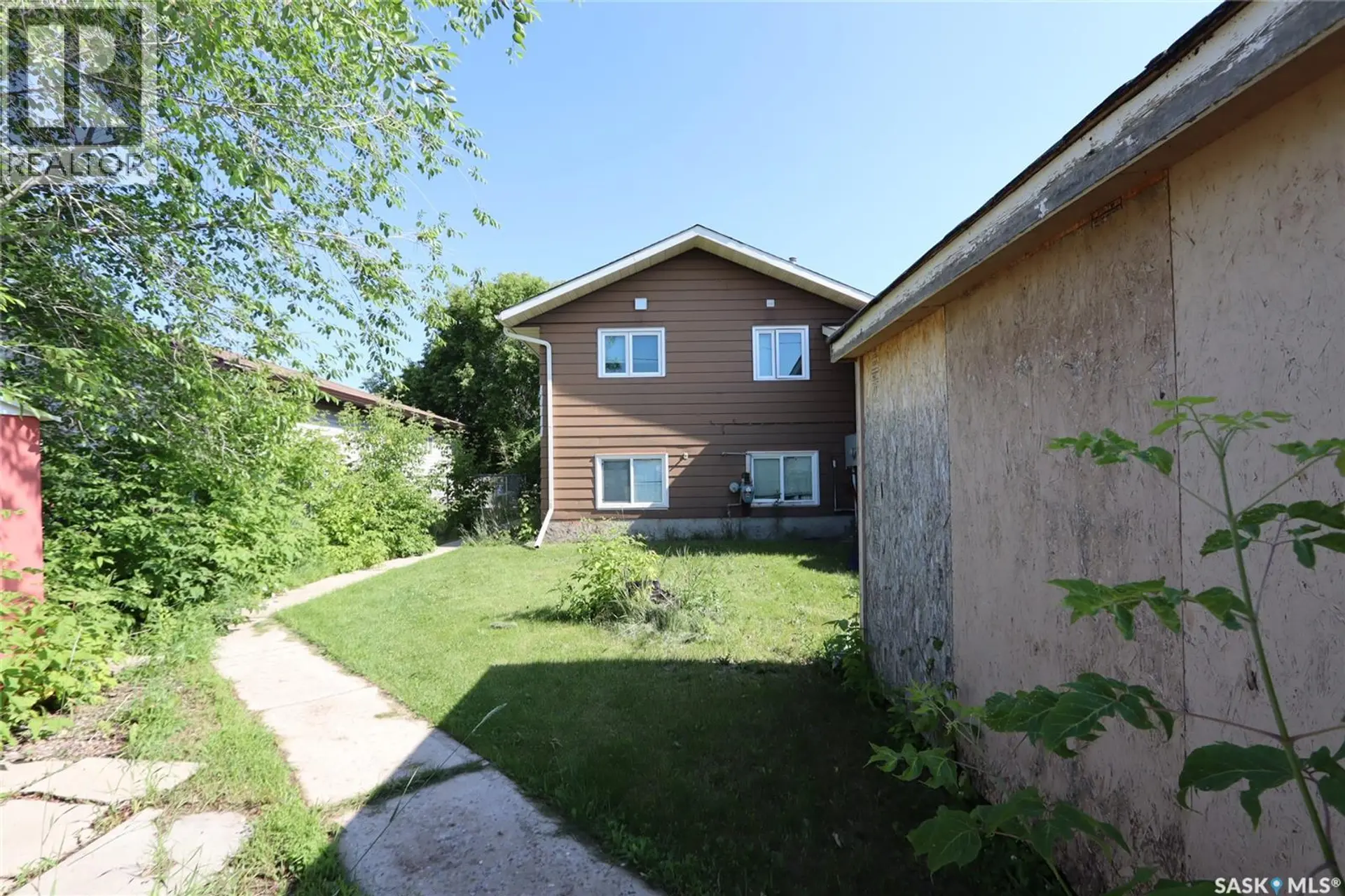 835 7TH STREET E - Image 12