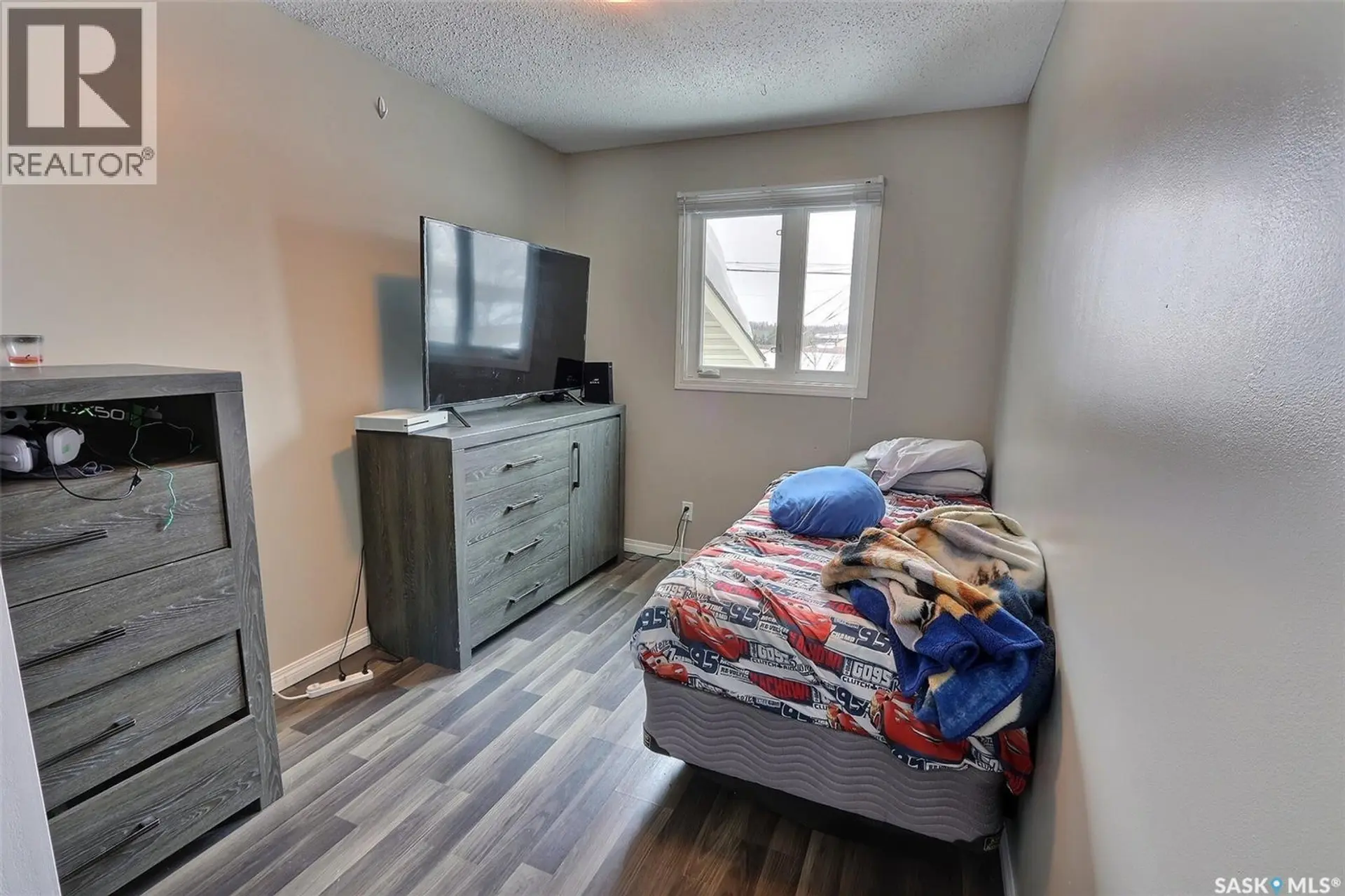 835 7TH STREET E - Image 9
