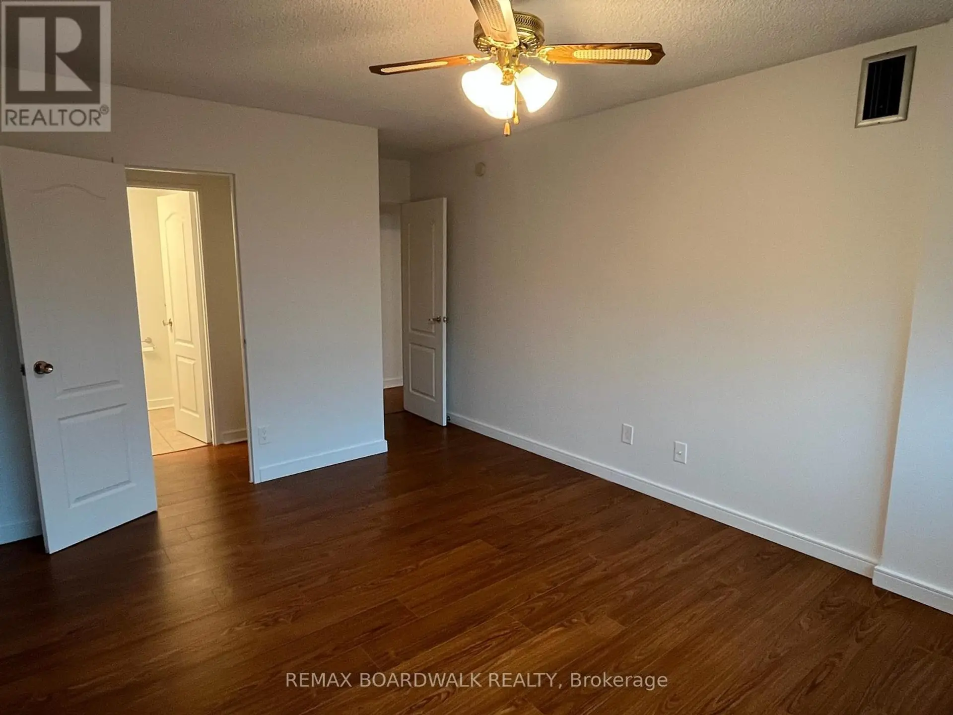 #403 555 BRITTANY DRIVE - Image 10