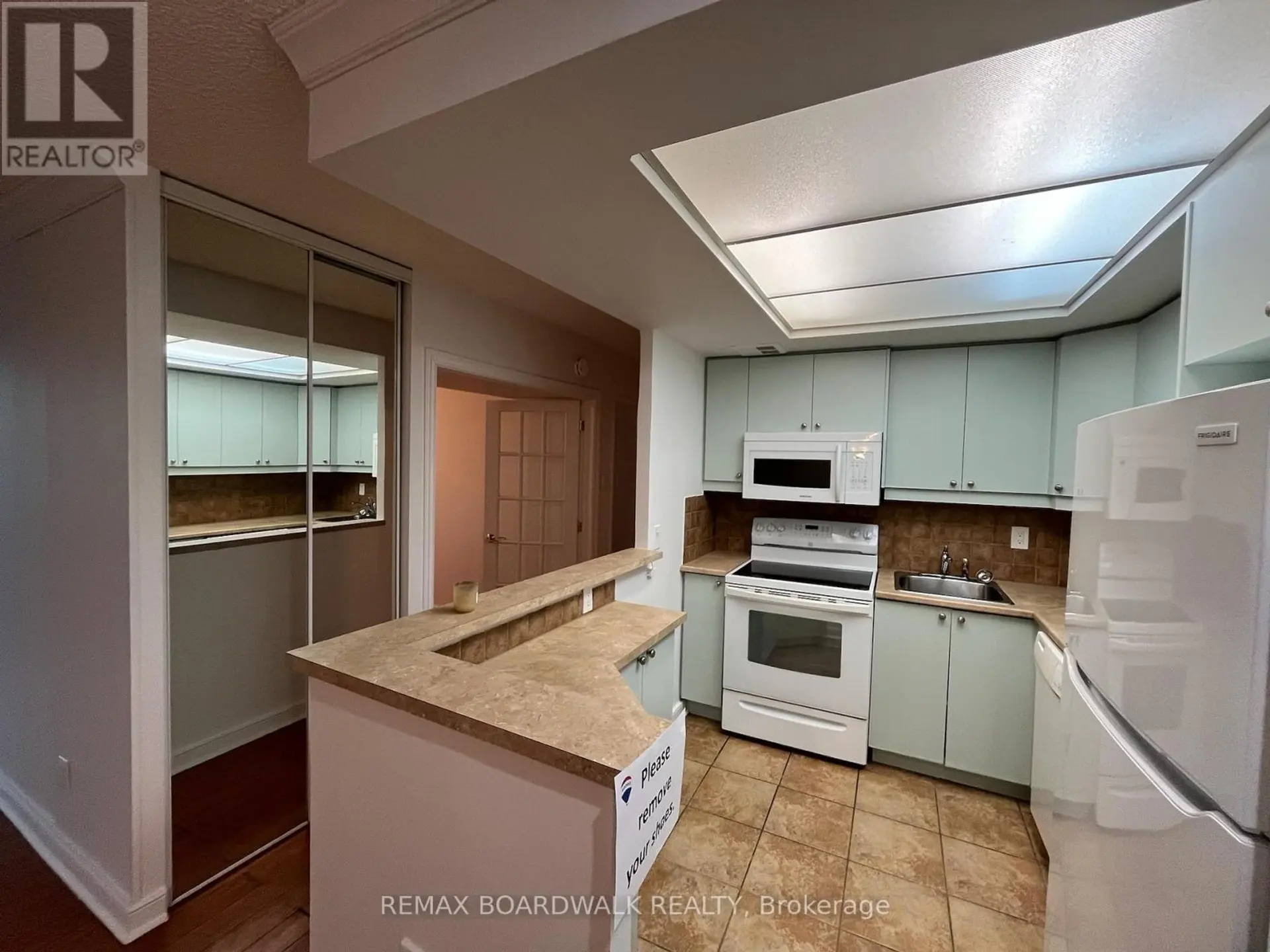 #403 555 BRITTANY DRIVE - Image 3