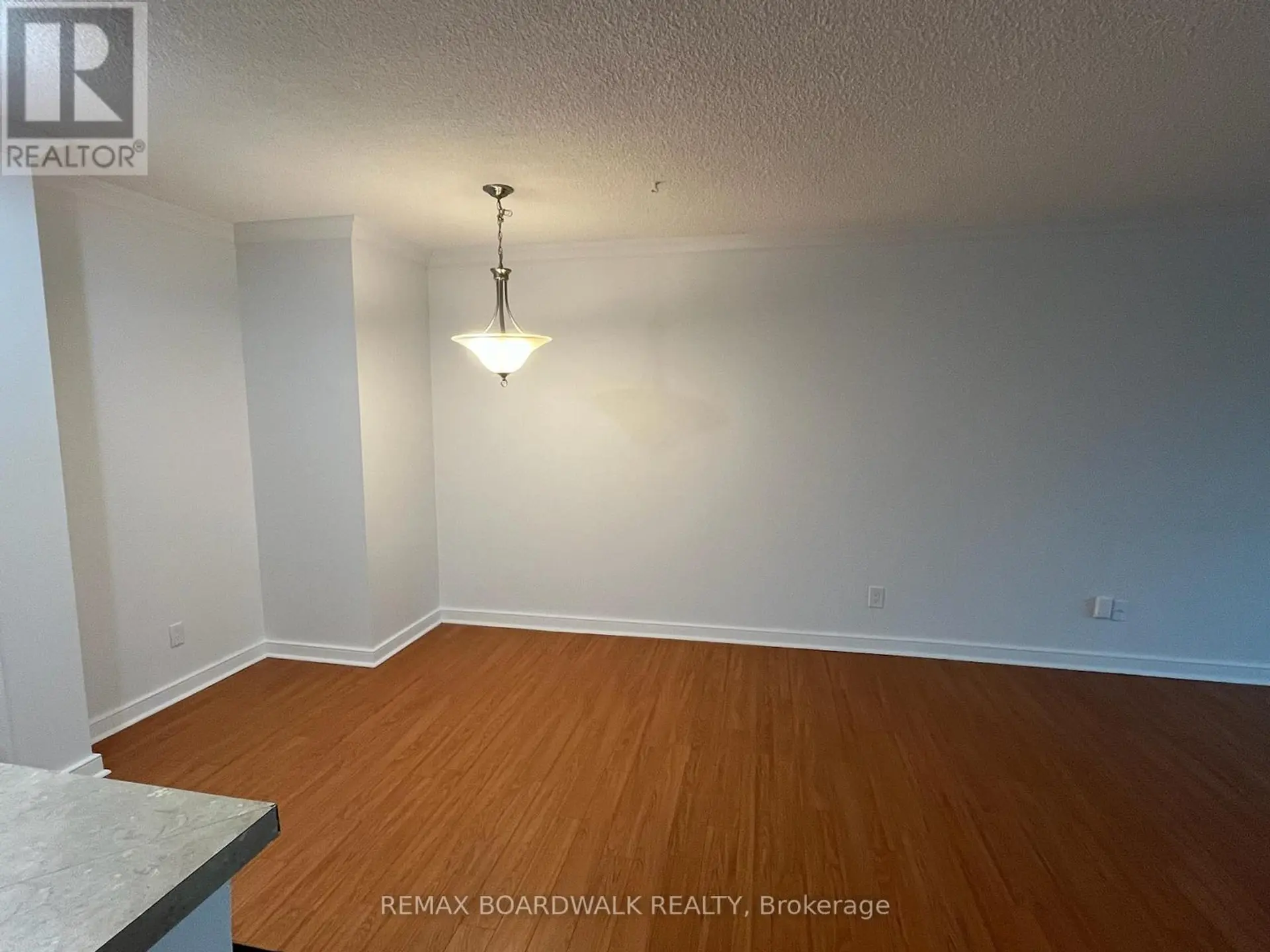 #403 555 BRITTANY DRIVE - Image 5