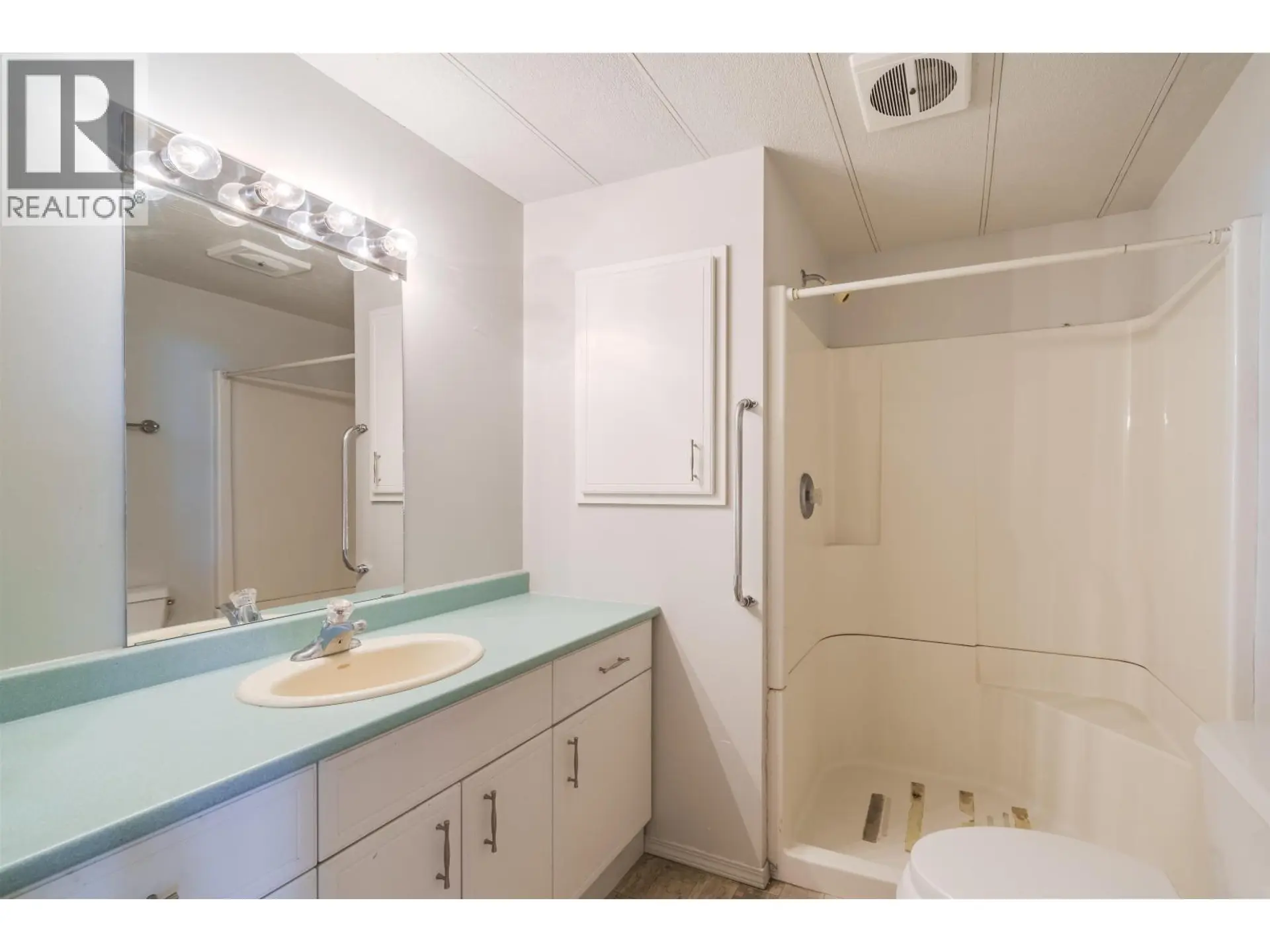 Property at 5469 SAUNDERS CRESCENT, 103 Mile House, BC