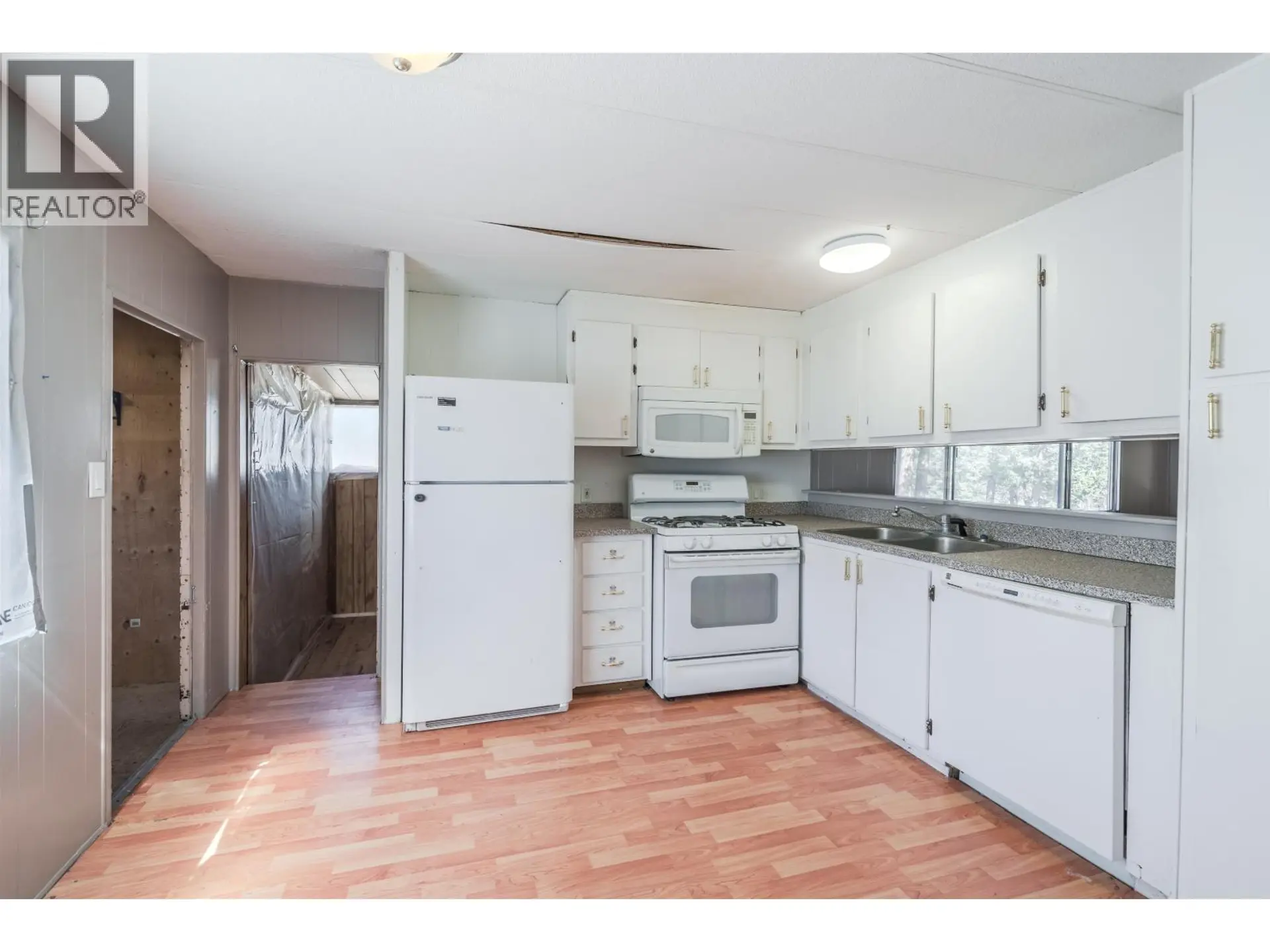 Property at 5469 SAUNDERS CRESCENT, 103 Mile House, BC