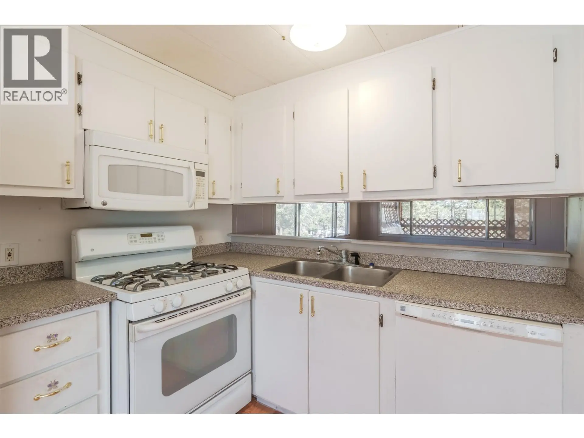 Property at 5469 SAUNDERS CRESCENT, 103 Mile House, BC