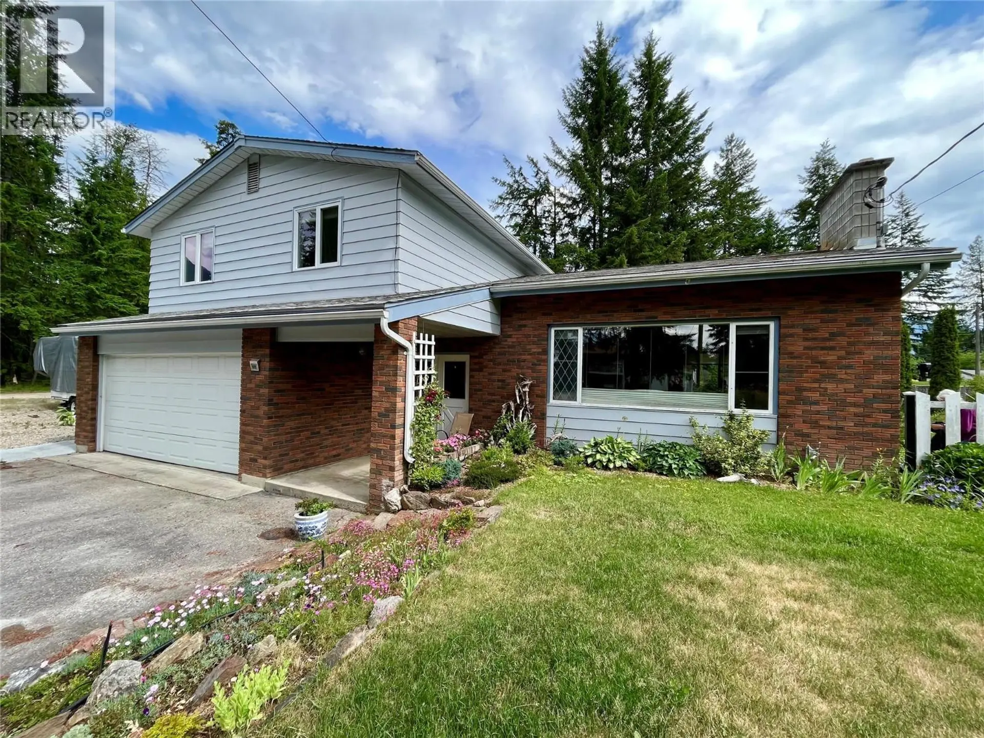 Property at 609 10th Avenue NW, Nakusp, BC
