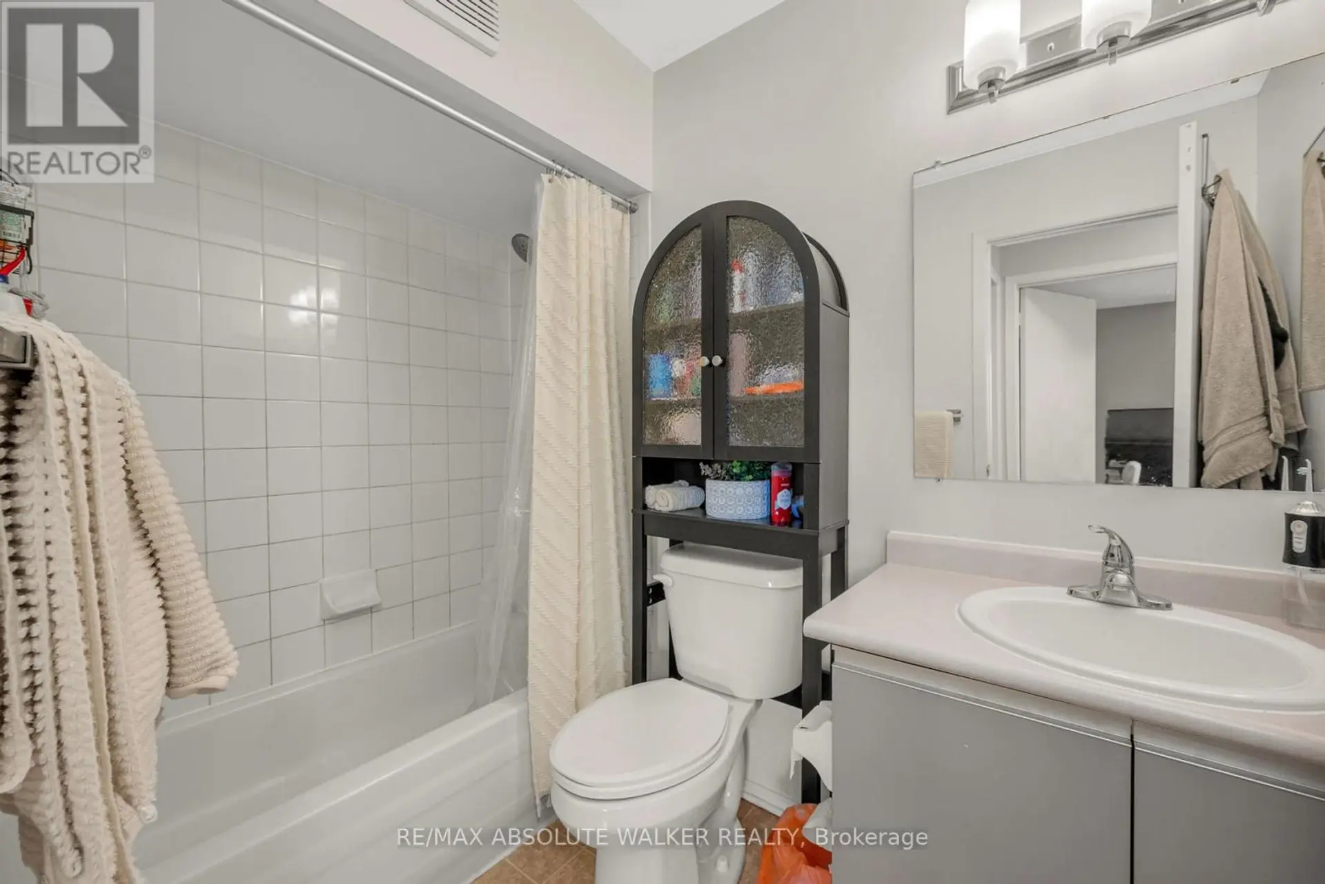 #318 250 BRITTANY DRIVE - Image 15