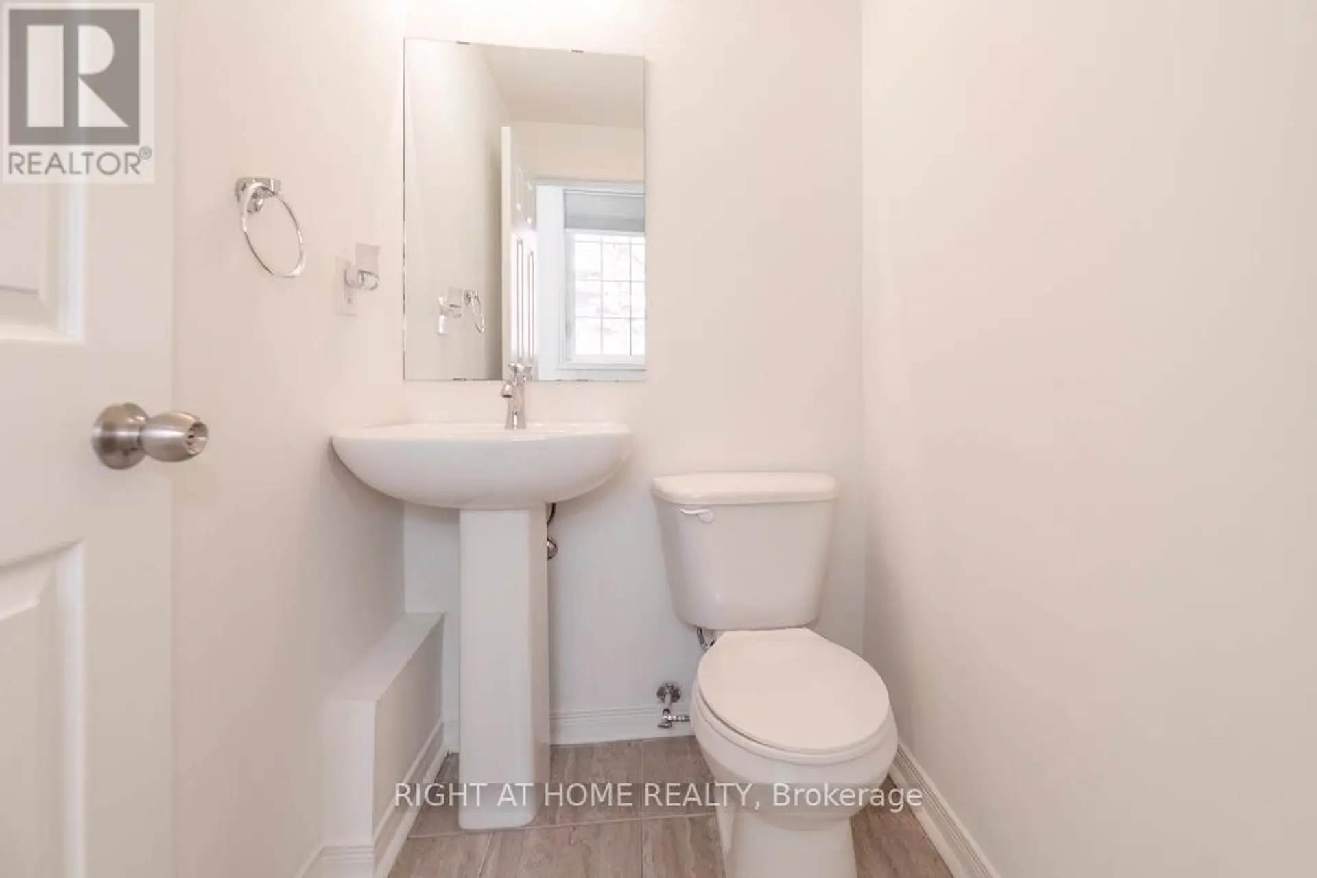 #61 401 BEECHGROVE DRIVE - Image 11