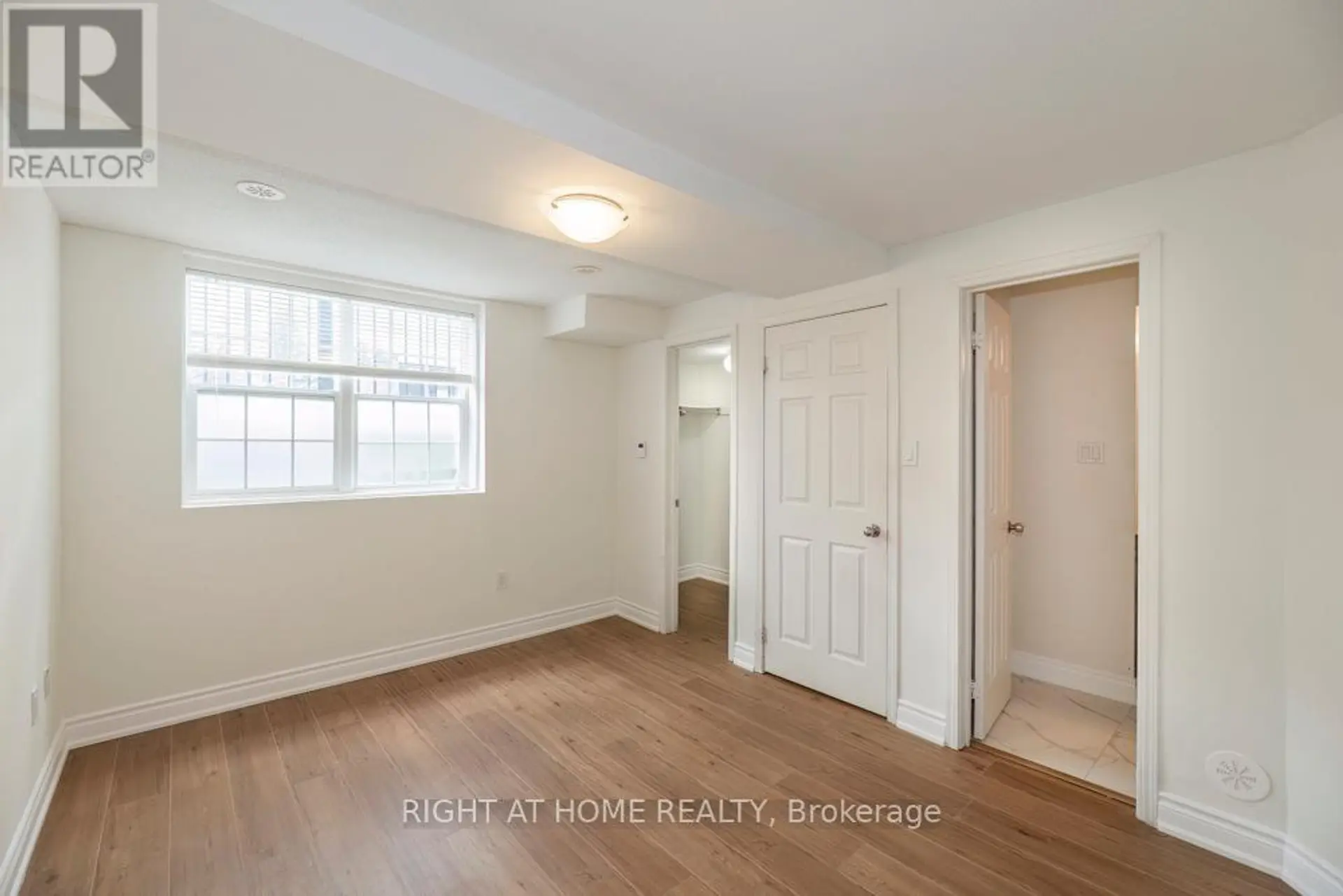 #61 401 BEECHGROVE DRIVE - Image 12