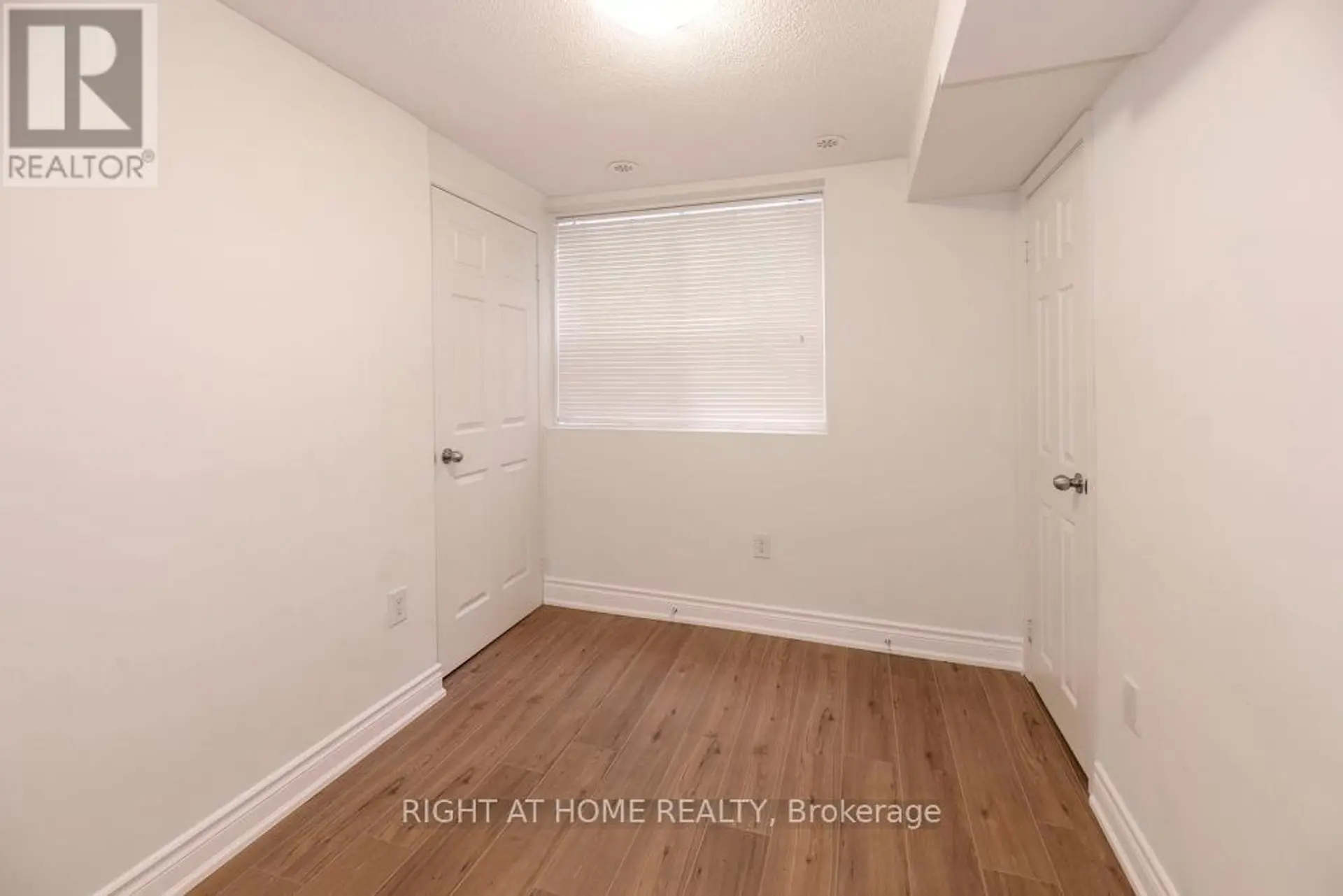 #61 401 BEECHGROVE DRIVE - Image 14