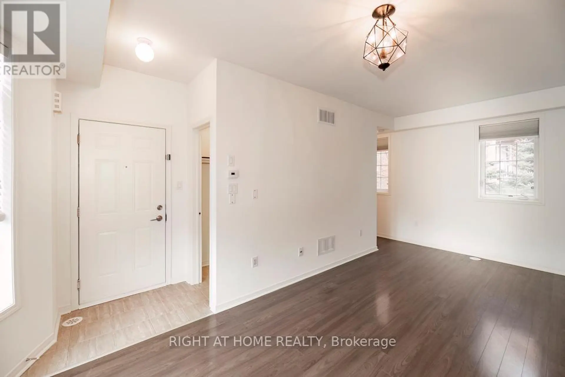 #61 401 BEECHGROVE DRIVE - Image 2