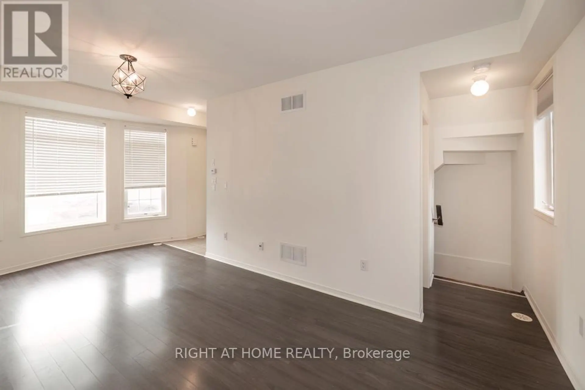 #61 401 BEECHGROVE DRIVE - Image 3