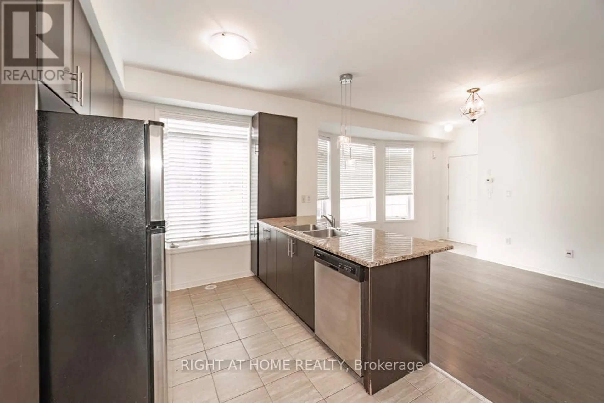 #61 401 BEECHGROVE DRIVE - Image 7